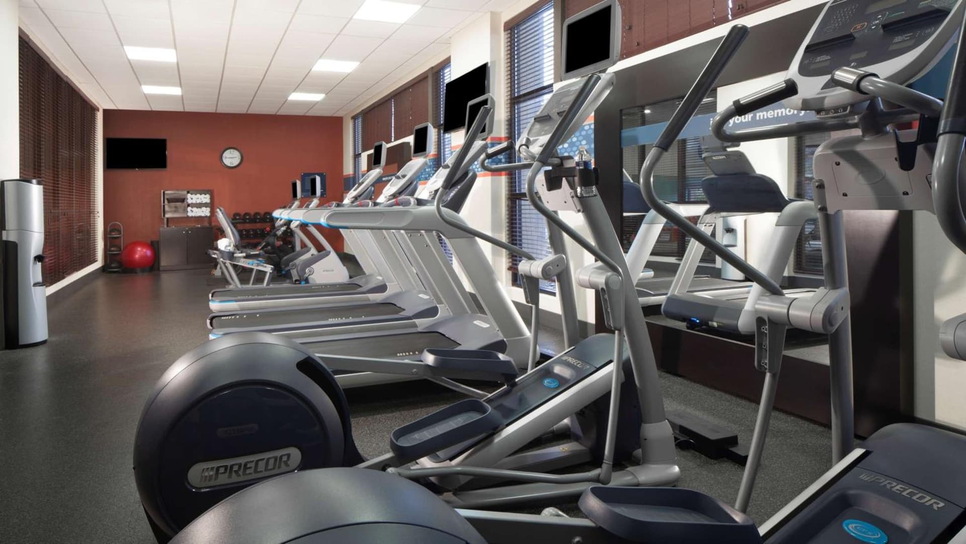Hampton Inn Charleston-Southridge gallery photo in Charleston, WV — image 9