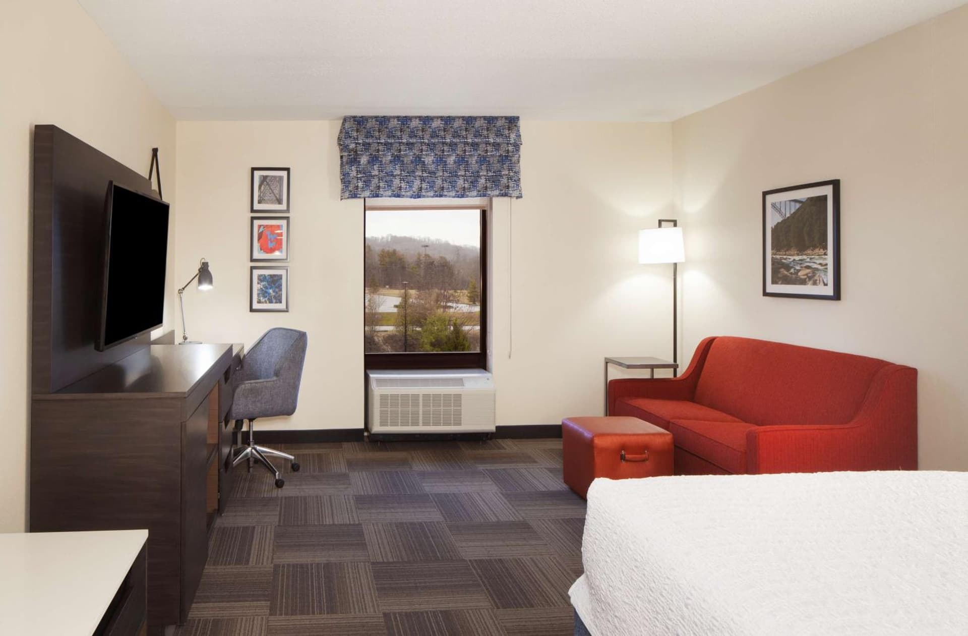 Hampton Inn Charleston-Southridge gallery photo in Charleston, WV — image 25