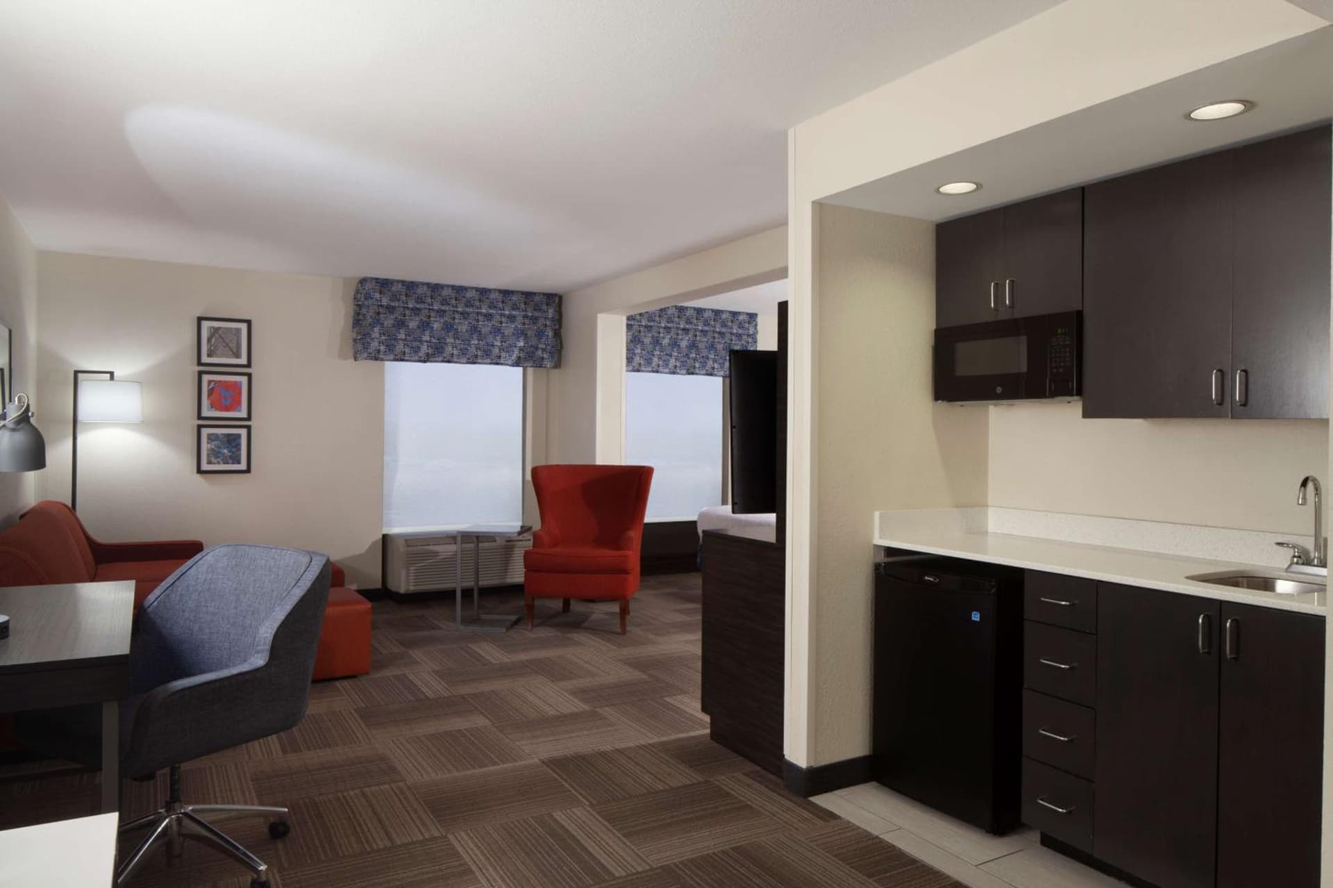Hampton Inn Charleston-Southridge gallery photo in Charleston, WV — image 26