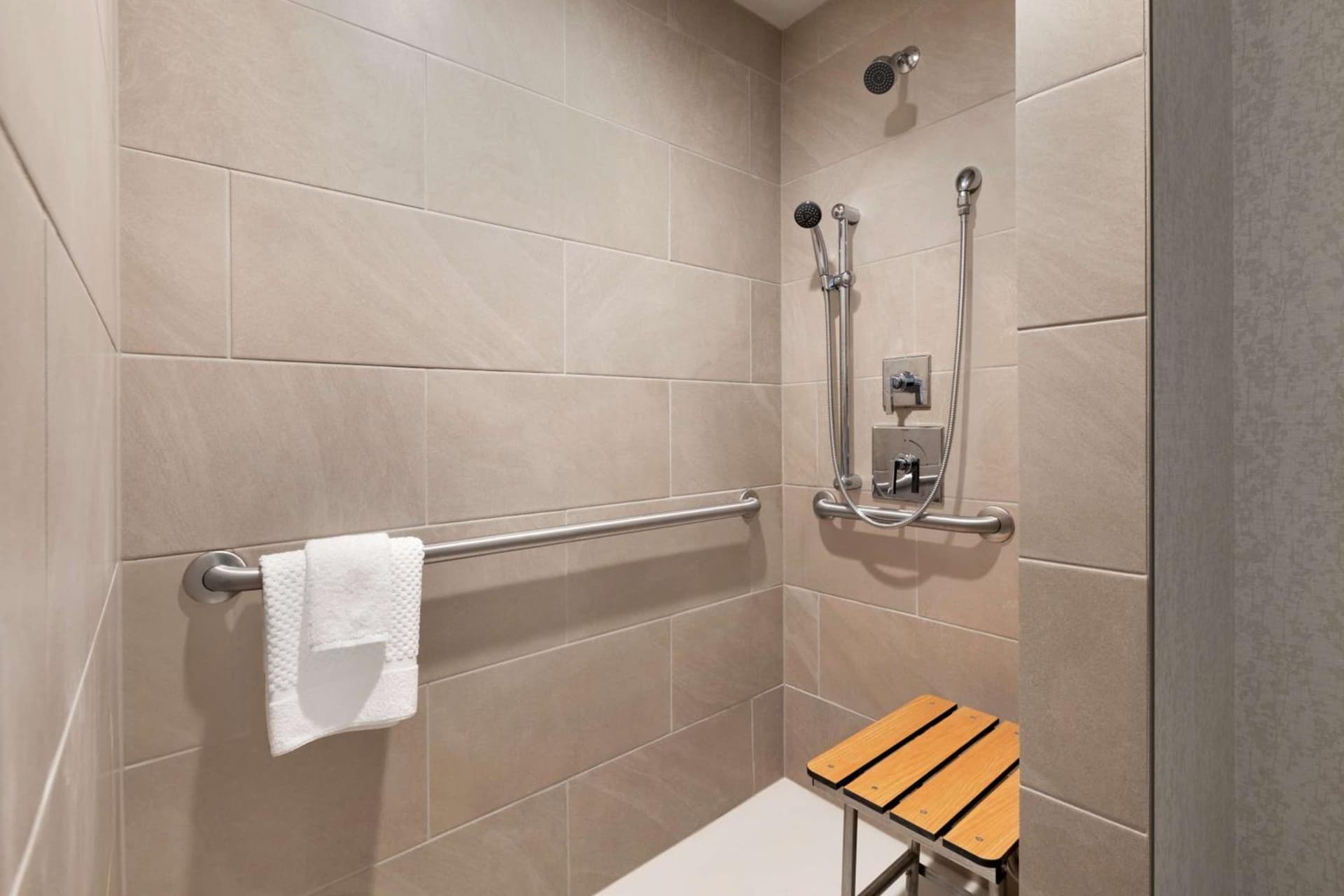Embassy Suites By Hilton Boulder gallery photo in Boulder, CO — image 10