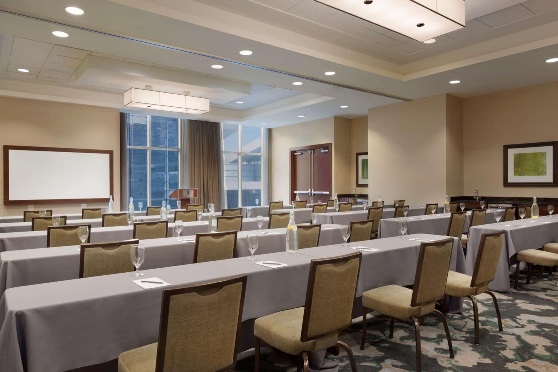 Embassy Suites by Hilton Denver Downtown Convention Center gallery photo in Denver, CO — image 66