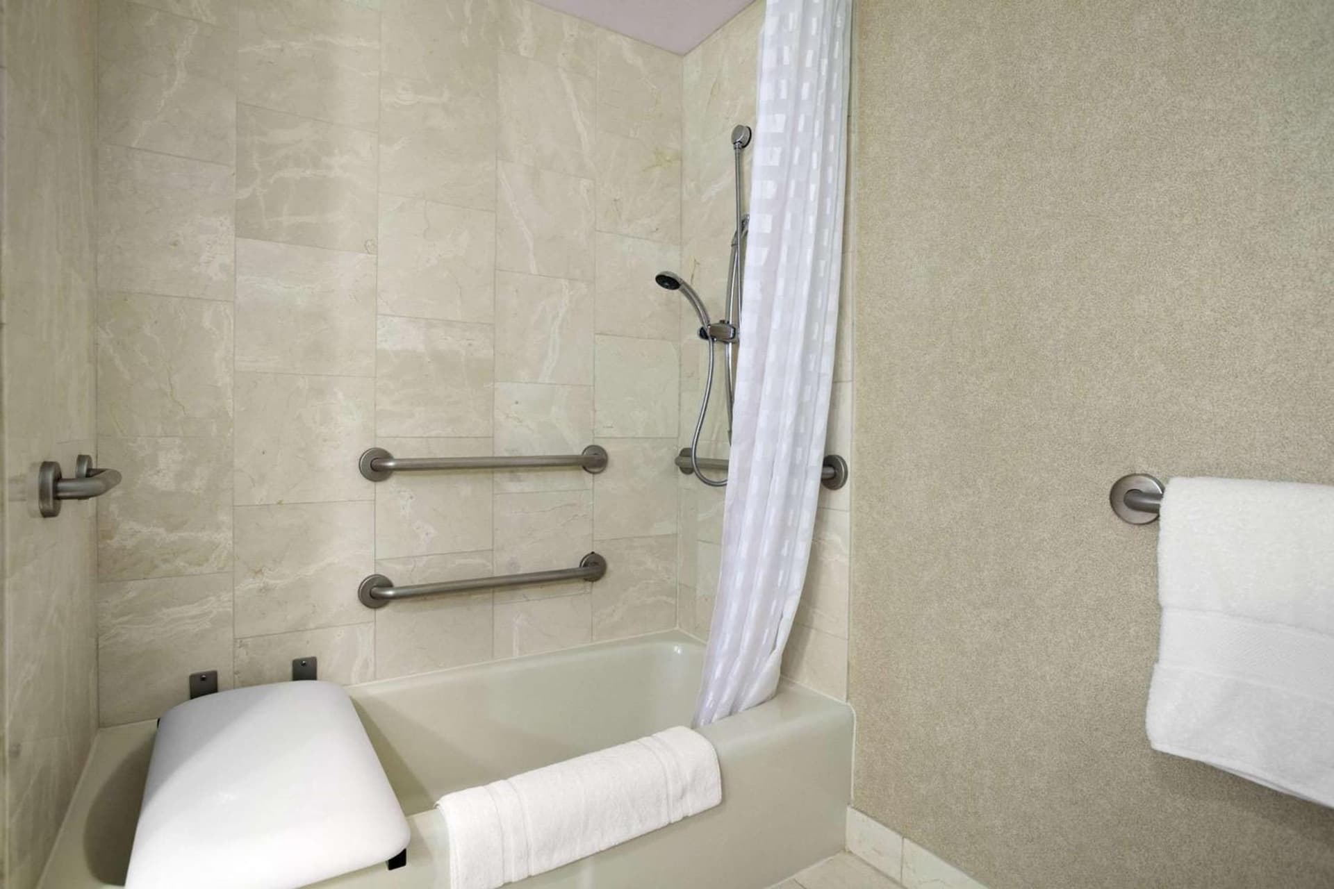 Embassy Suites by Hilton Irvine Orange County Airport gallery photo in Irvine, CA — image 6
