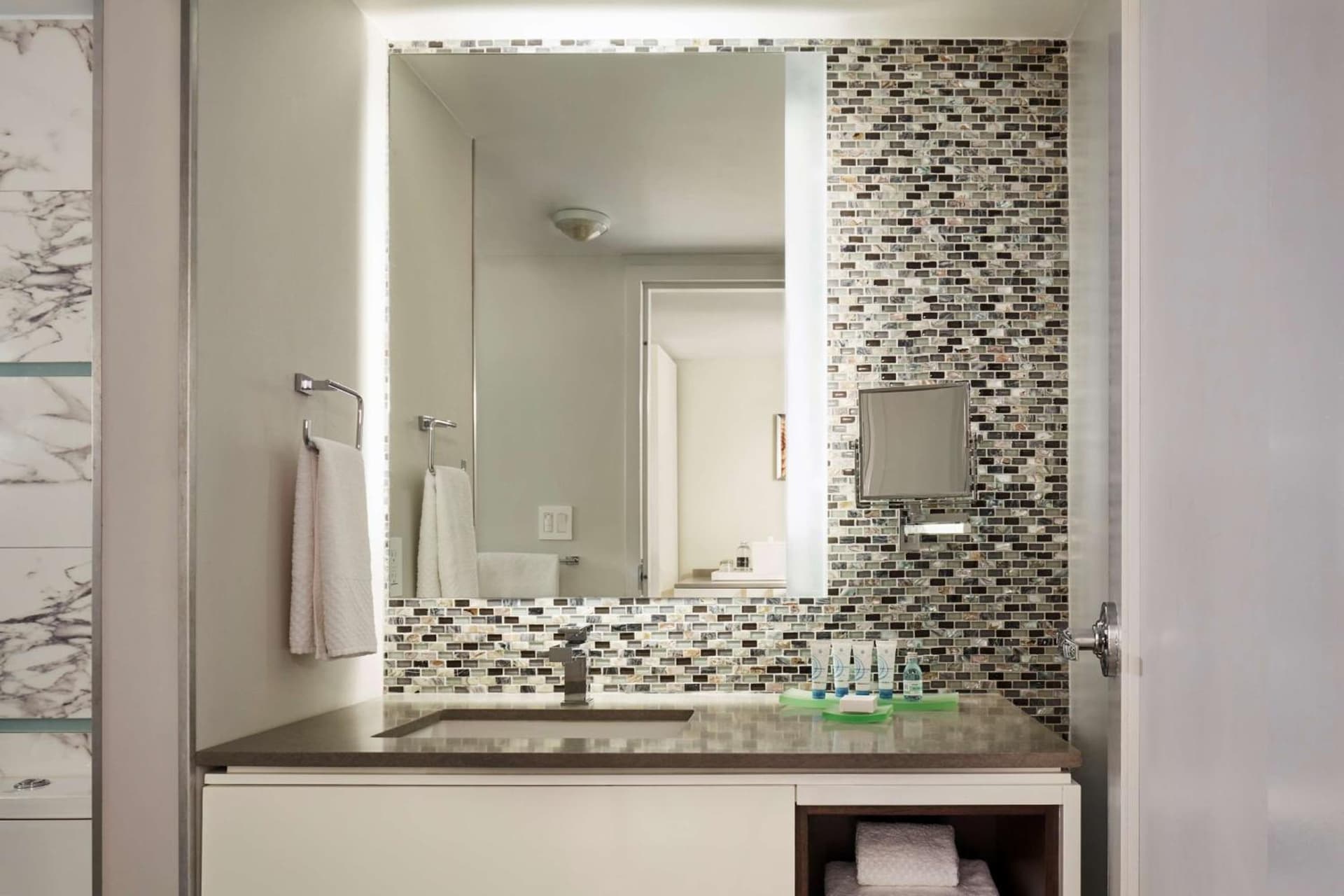 Waterstone Resort & Marina Boca Raton, Curio Collection by Hilton gallery photo in Boca Raton, FL — image 33