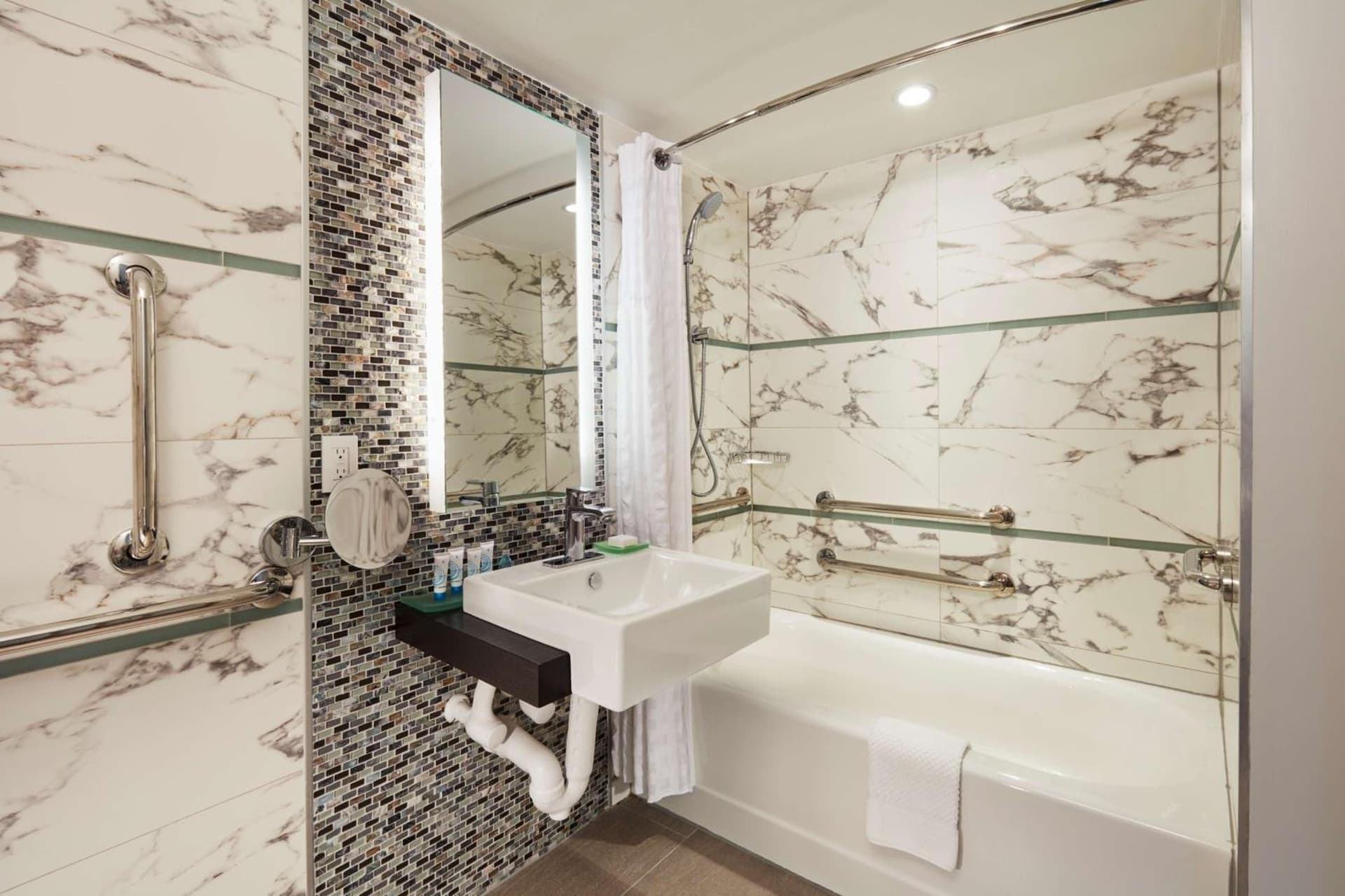 Waterstone Resort & Marina Boca Raton, Curio Collection by Hilton gallery photo in Boca Raton, FL — image 4