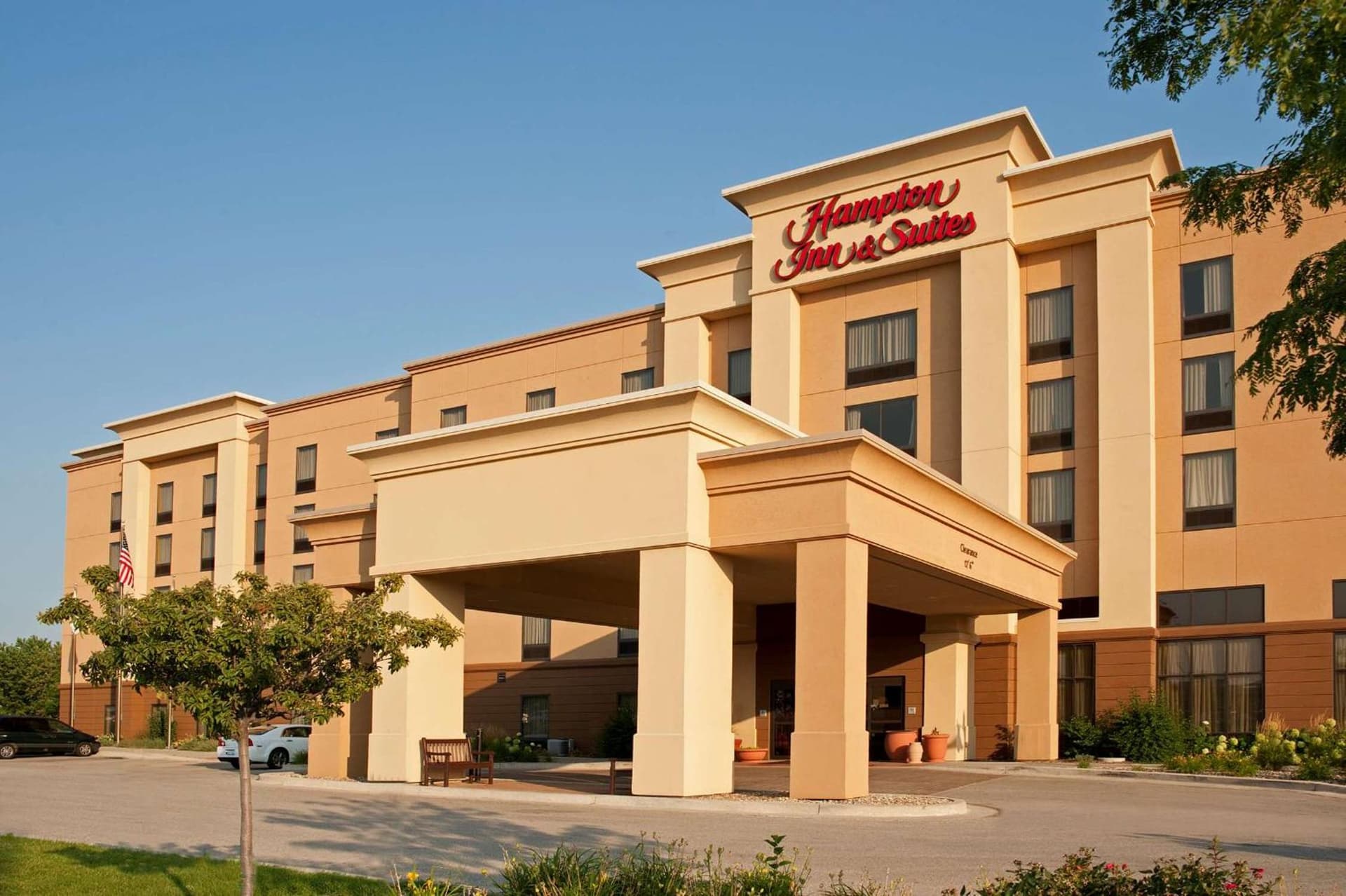 Hampton Inn & Suites Bloomington-Normal interior in Normal, IL — gallery photo 2