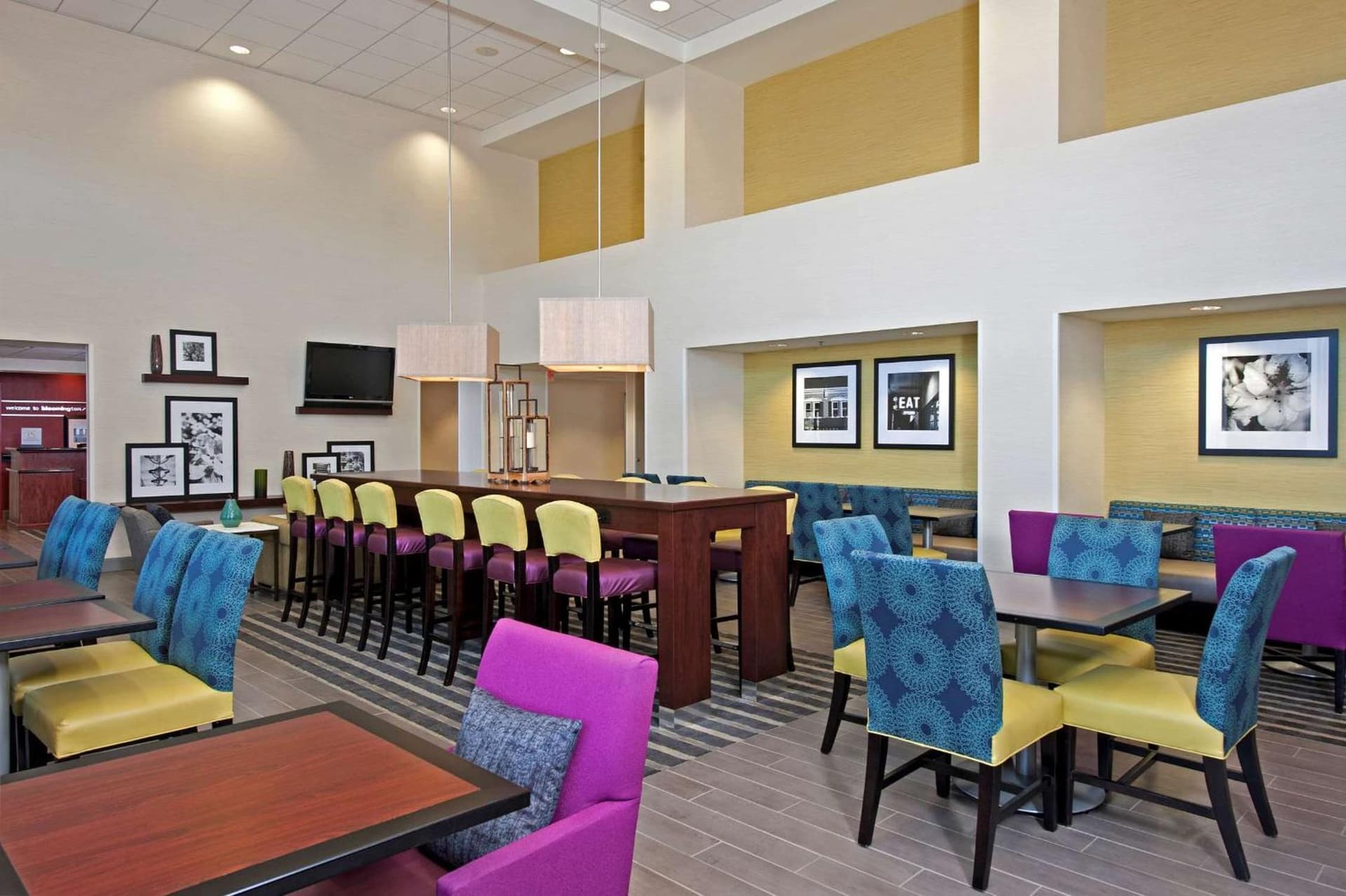 Hampton Inn & Suites Bloomington-Normal property views in Normal, IL — gallery photo 3