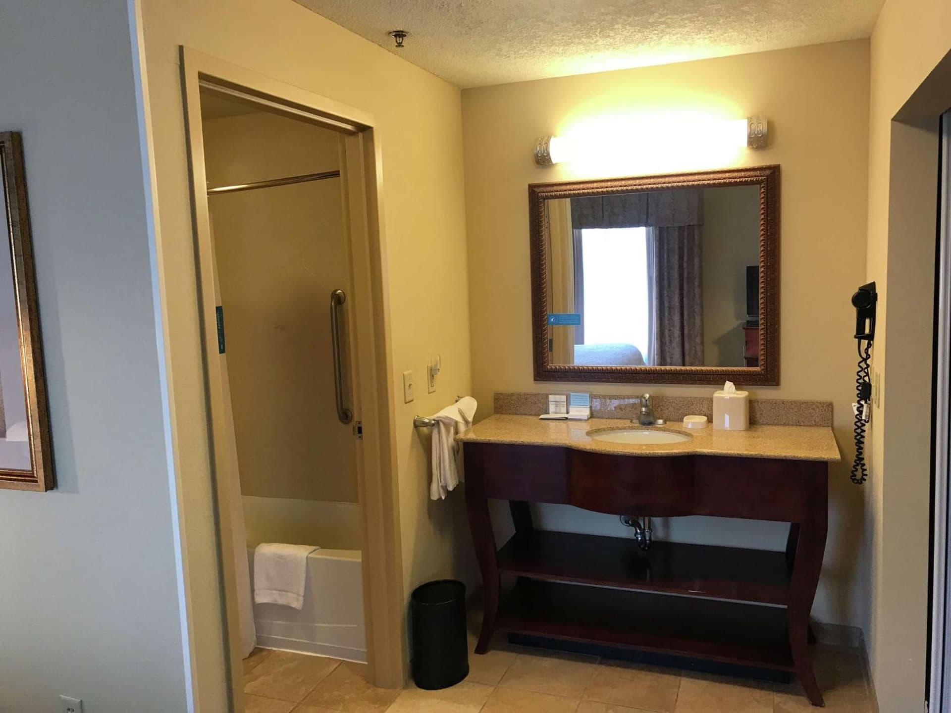 Hampton Inn & Suites Bloomington-Normal gallery photo in Normal, IL — image 17