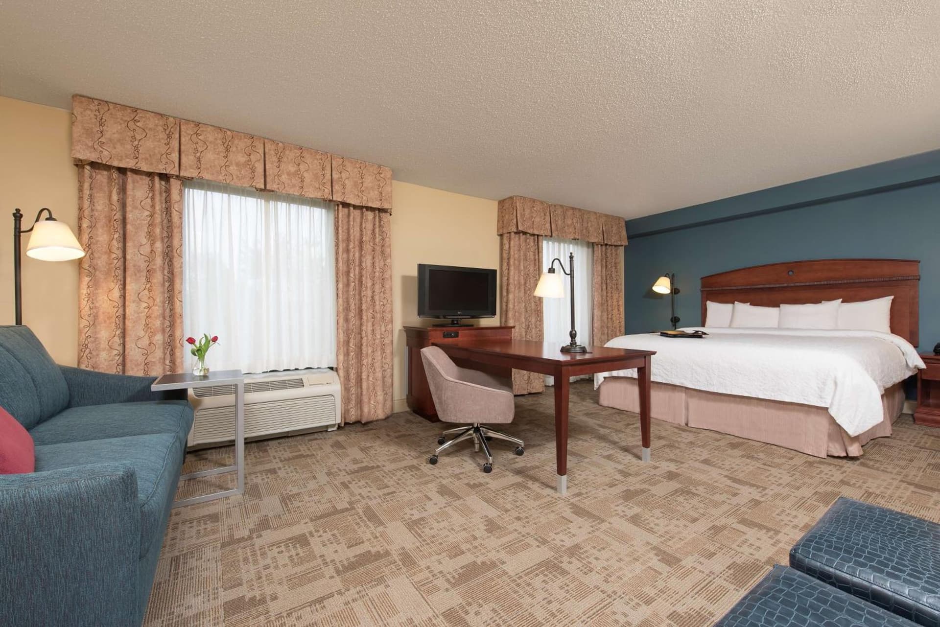 Hampton Inn & Suites Bloomington-Normal gallery photo in Normal, IL — image 9