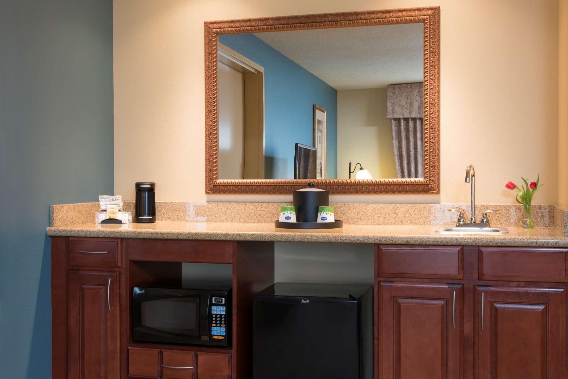 Hampton Inn & Suites Bloomington-Normal gallery photo in Normal, IL — image 27