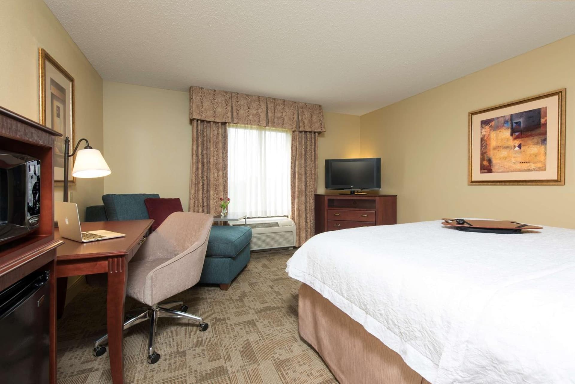 Hampton Inn & Suites Bloomington-Normal gallery photo in Normal, IL — image 23