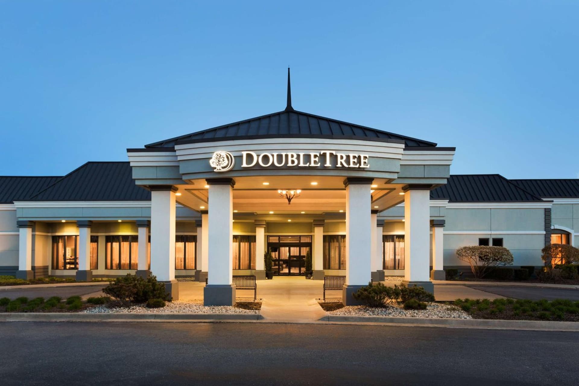 DoubleTree by Hilton Hotel Detroit Novi featured exterior or lobby in Novi, MI — similar hotel