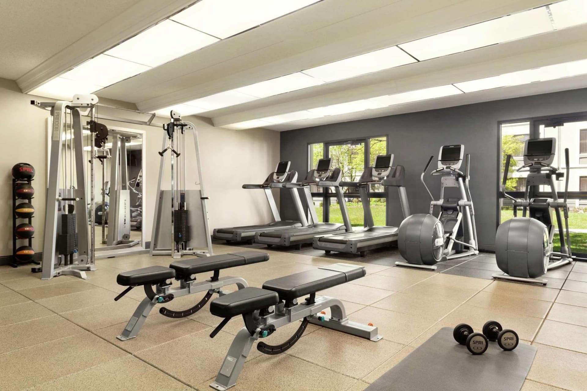 DoubleTree by Hilton Hotel Detroit Novi gallery photo in Novi, MI — image 4
