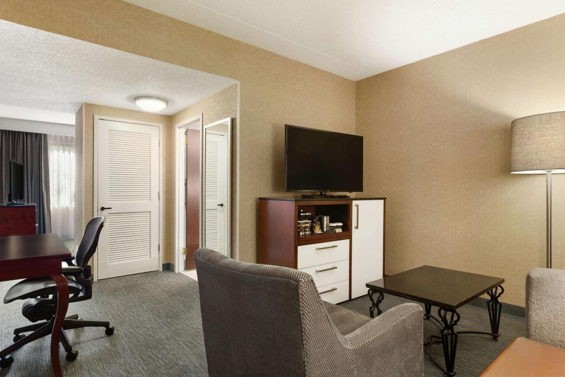 DoubleTree by Hilton Hotel Detroit Novi gallery photo in Novi, MI — image 15