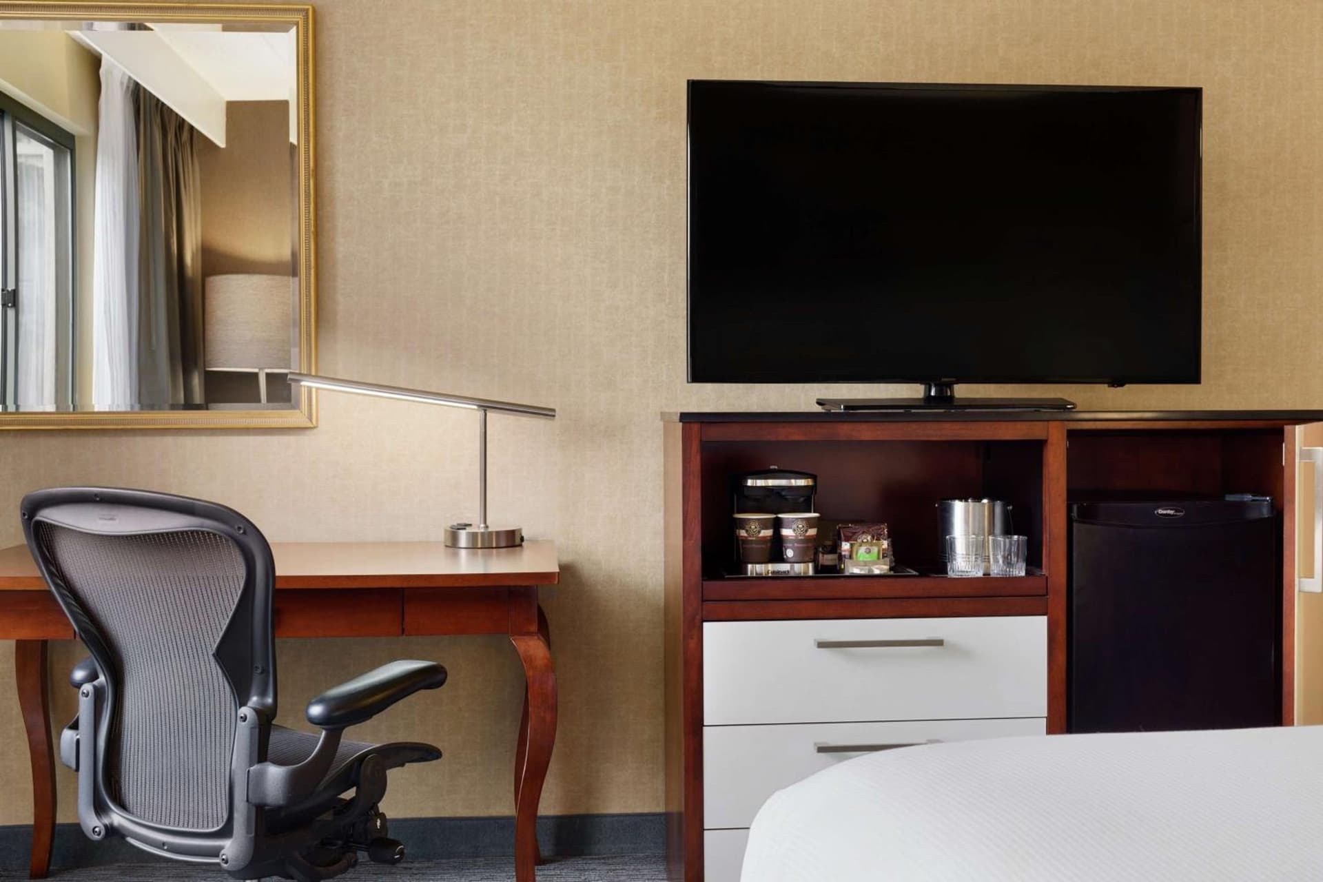 DoubleTree by Hilton Hotel Detroit Novi gallery photo in Novi, MI — image 5