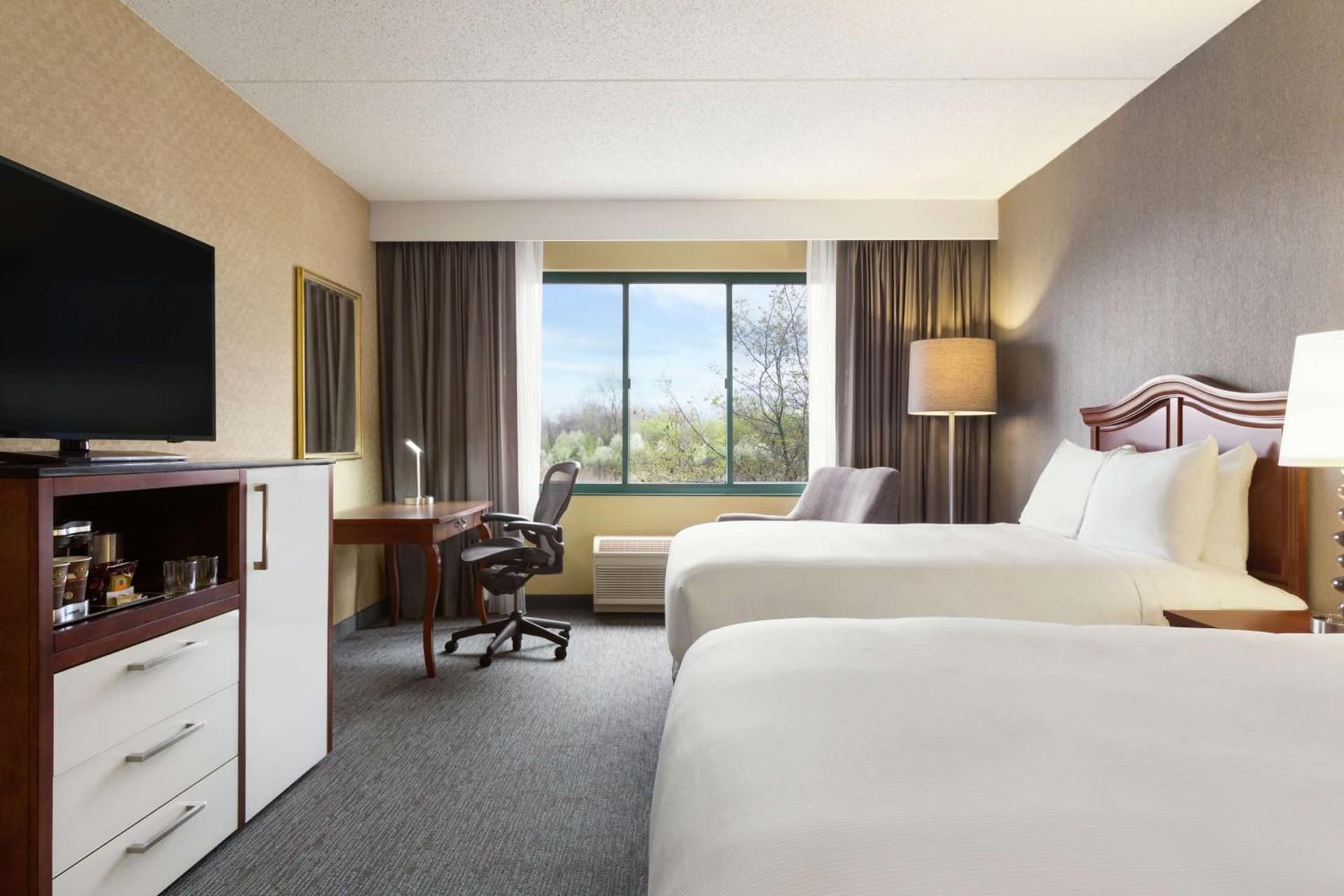 DoubleTree by Hilton Hotel Detroit Novi gallery photo in Novi, MI — image 10