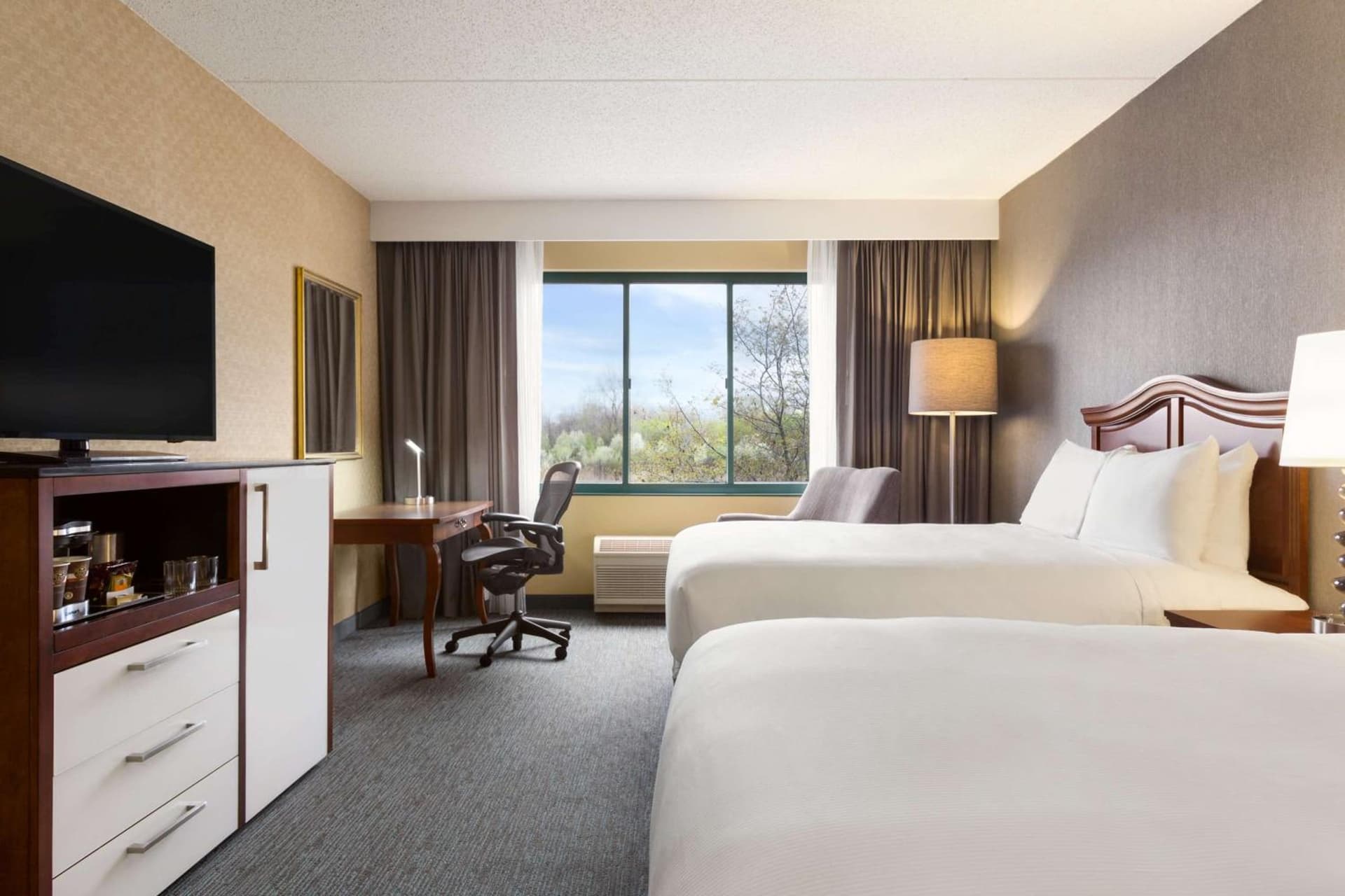 DoubleTree by Hilton Hotel Detroit Novi gallery photo in Novi, MI — image 11