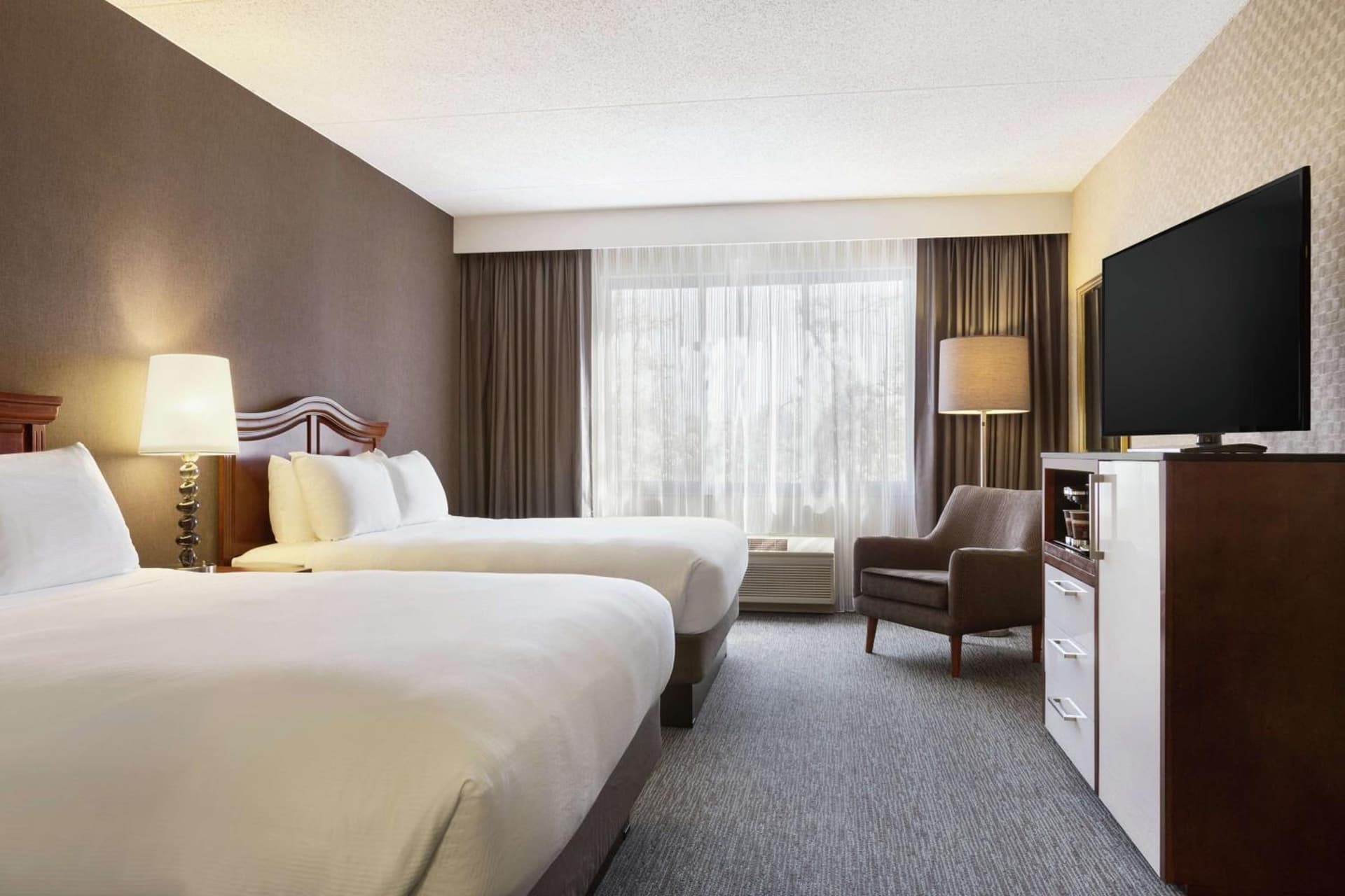 DoubleTree by Hilton Hotel Detroit Novi gallery photo in Novi, MI — image 22