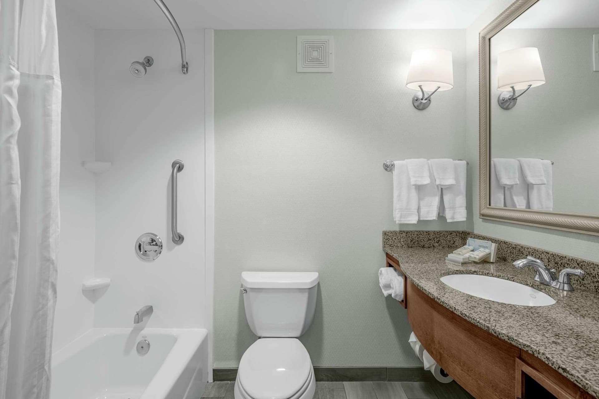 Hilton Garden Inn Wilmington Mayfaire Town Center gallery photo in Wilmington, NC — image 32