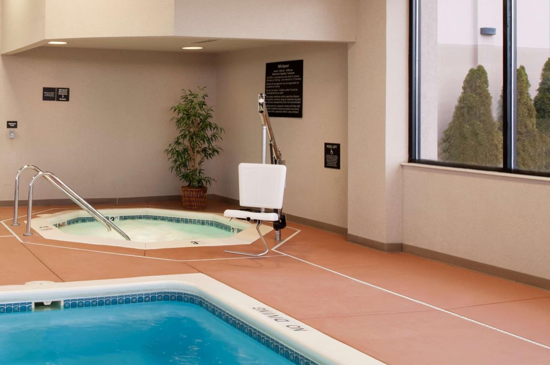 Hampton Inn Muskegon gallery photo in Muskegon Heights, MI — image 14