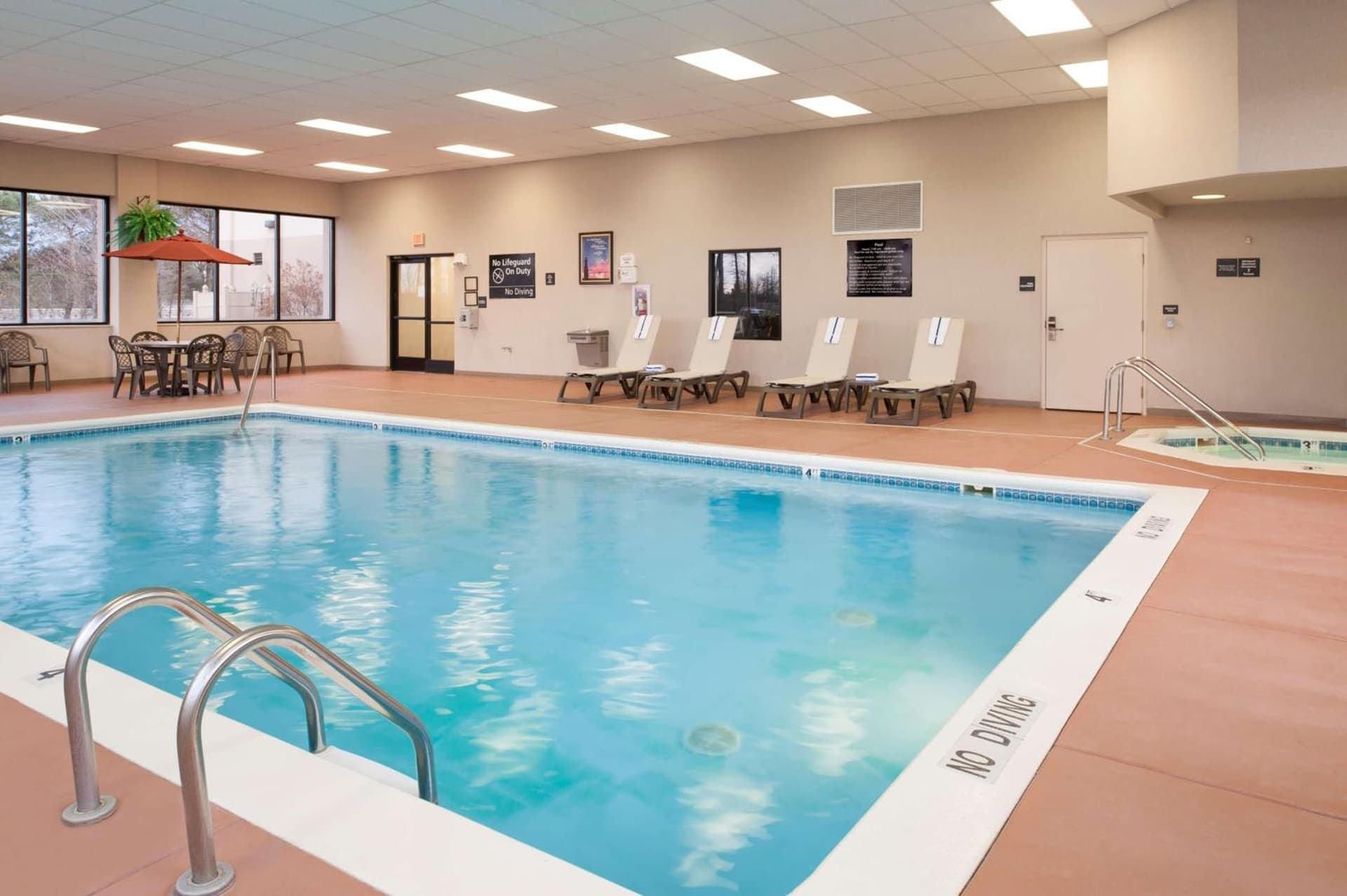 Hampton Inn Muskegon gallery photo in Muskegon Heights, MI — image 28