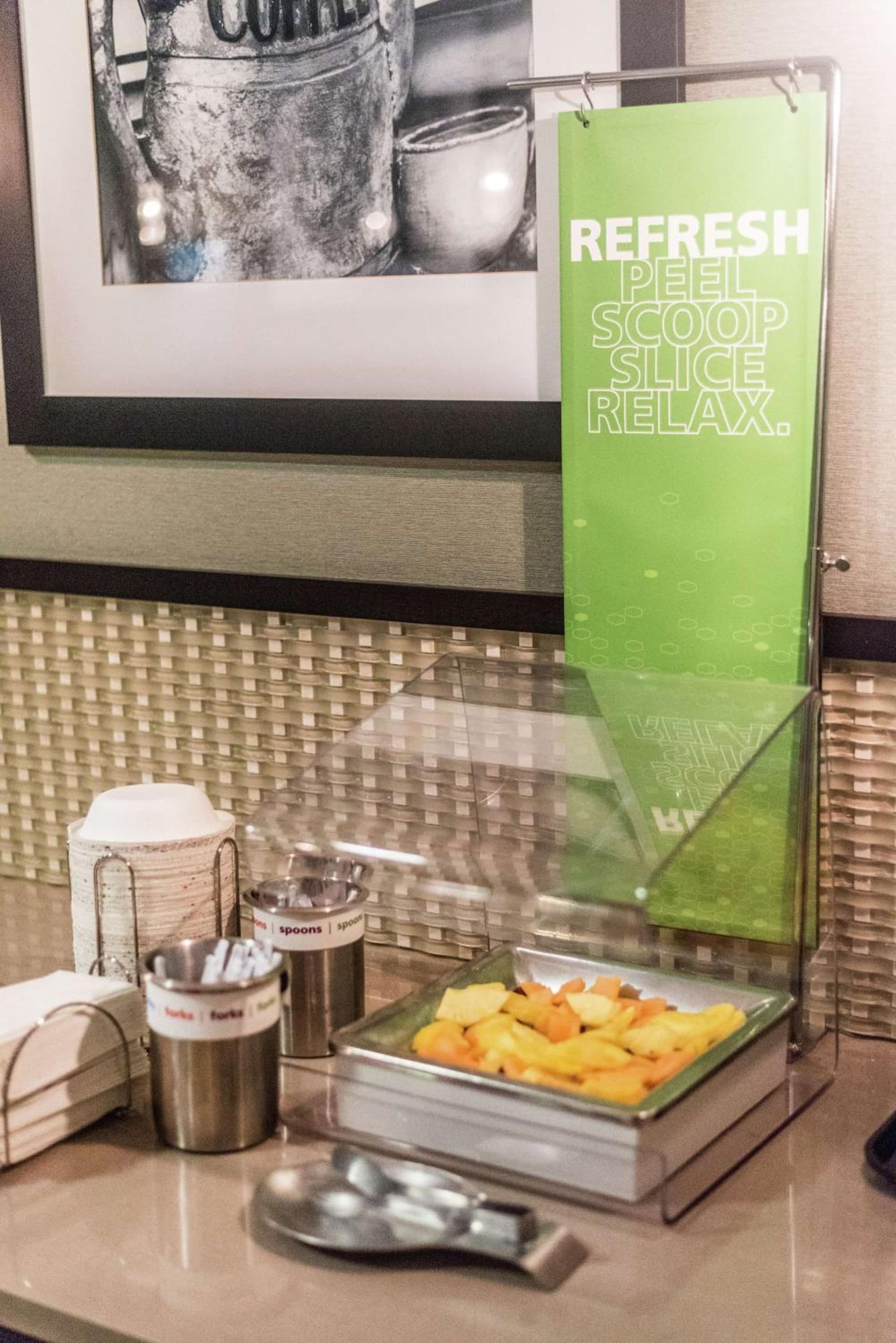 Hampton Inn Muskegon gallery photo in Muskegon Heights, MI — image 8