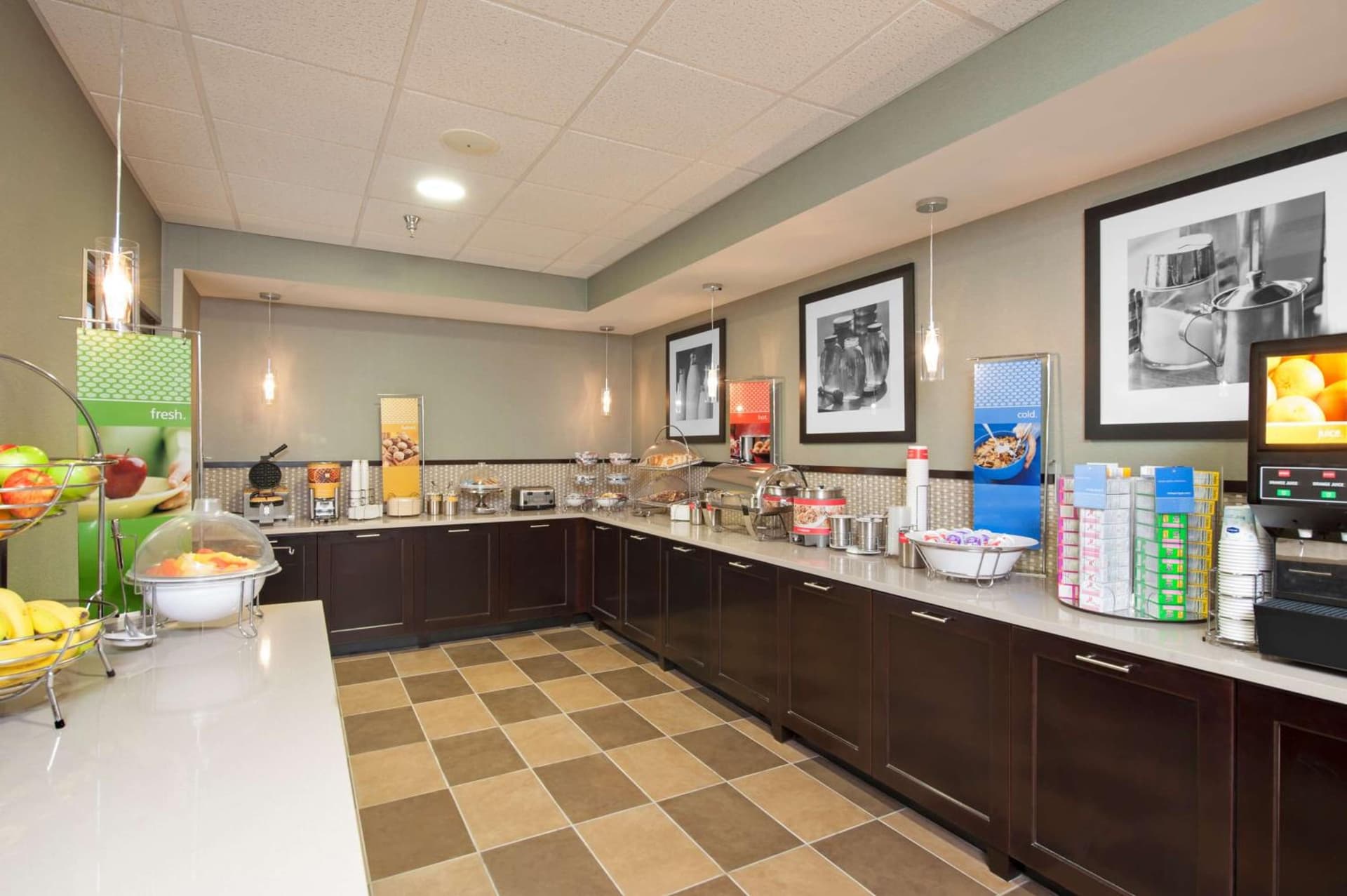 Hampton Inn Muskegon gallery photo in Muskegon Heights, MI — image 38