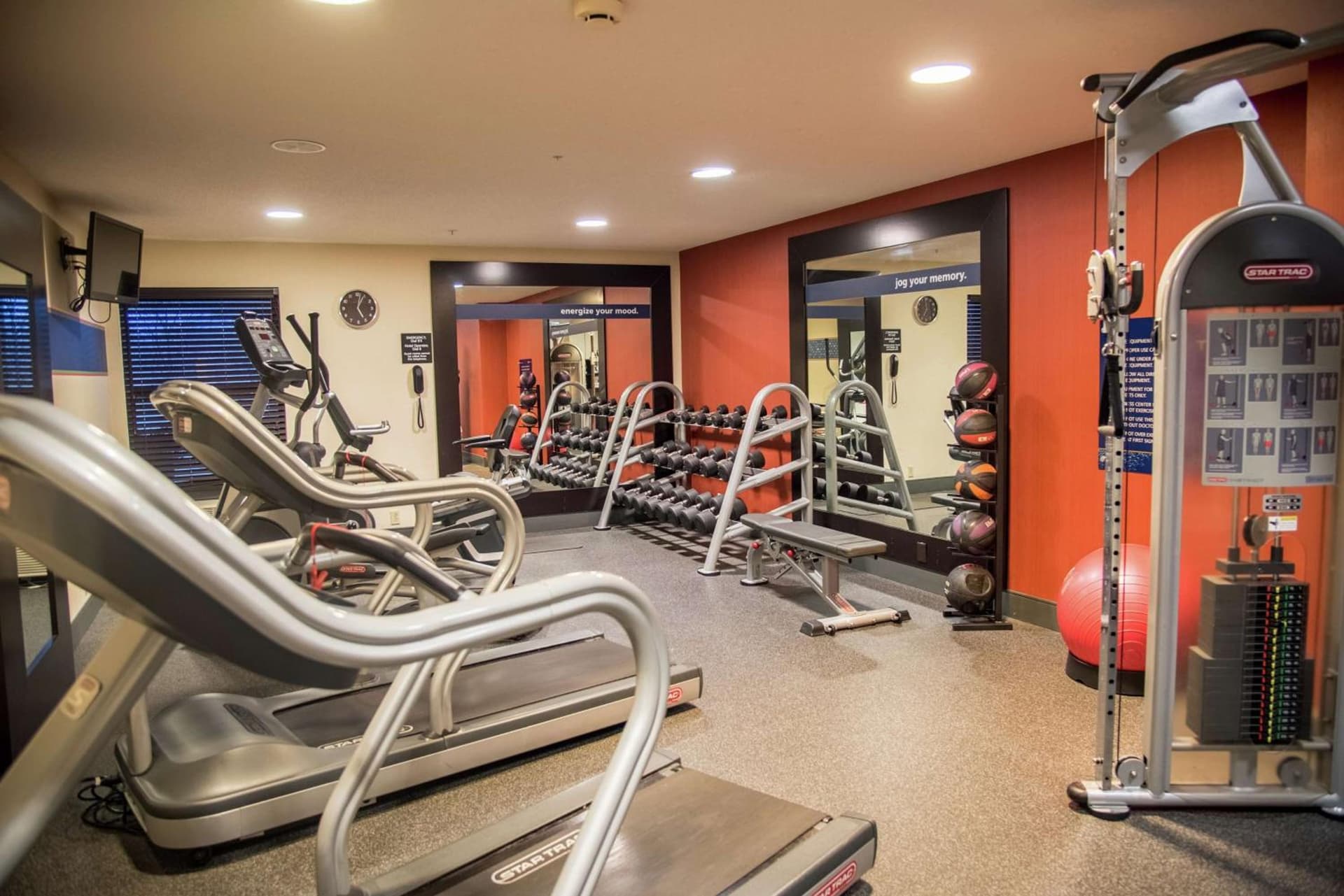 Hampton Inn Muskegon gallery photo in Muskegon Heights, MI — image 20
