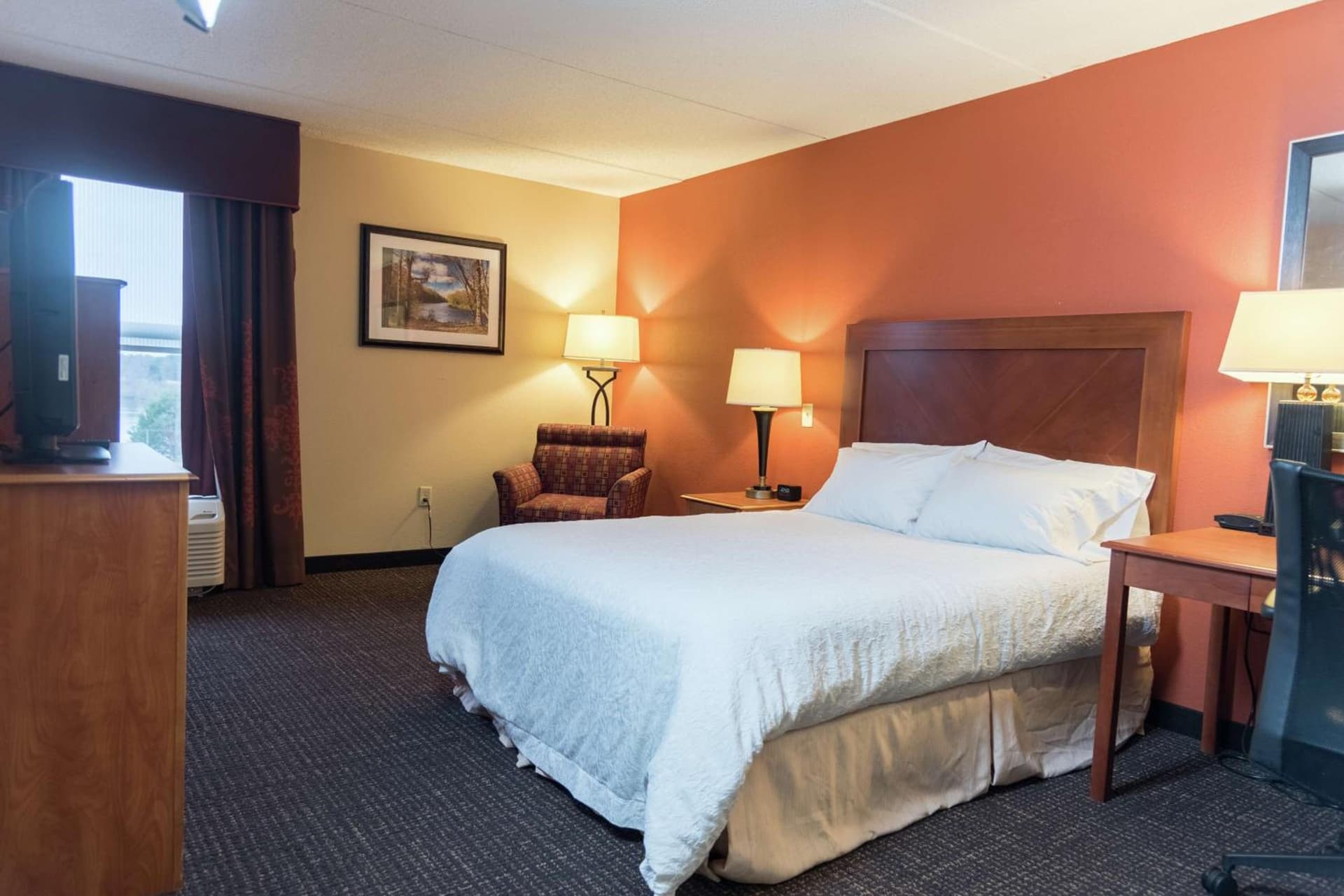 Hampton Inn Muskegon gallery photo in Muskegon Heights, MI — image 6