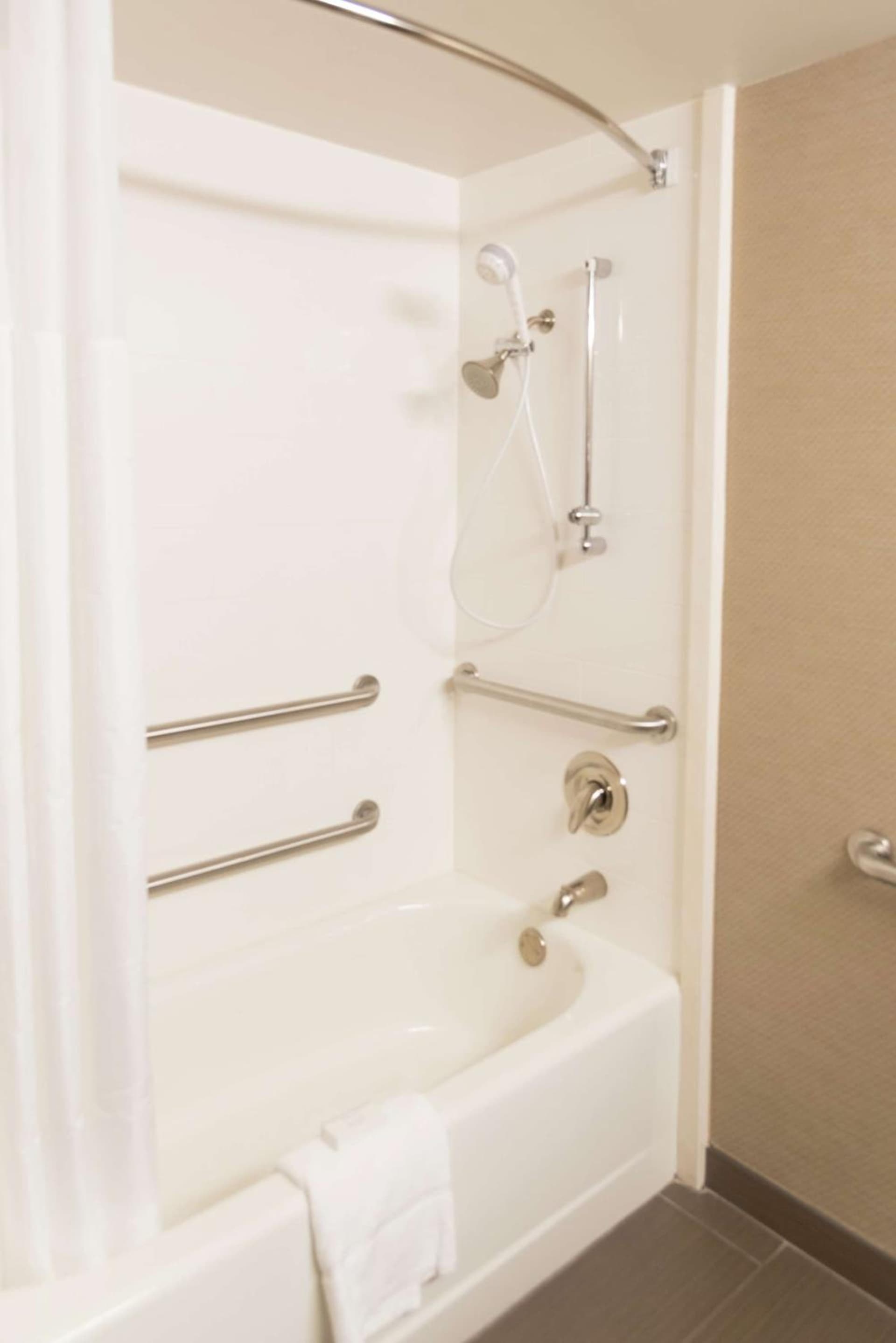 Hampton Inn Muskegon gallery photo in Muskegon Heights, MI — image 23