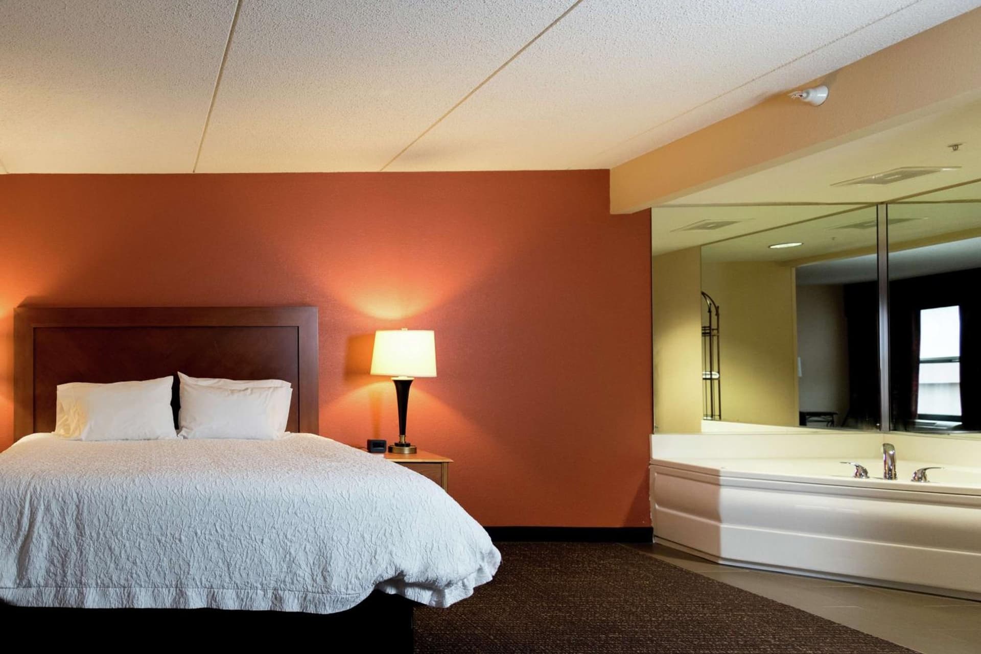 Hampton Inn Muskegon gallery photo in Muskegon Heights, MI — image 31