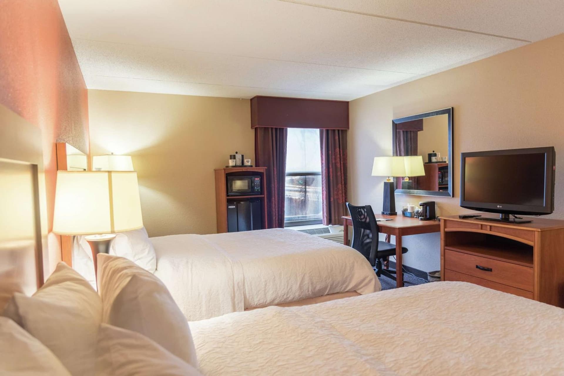 Hampton Inn Muskegon gallery photo in Muskegon Heights, MI — image 27
