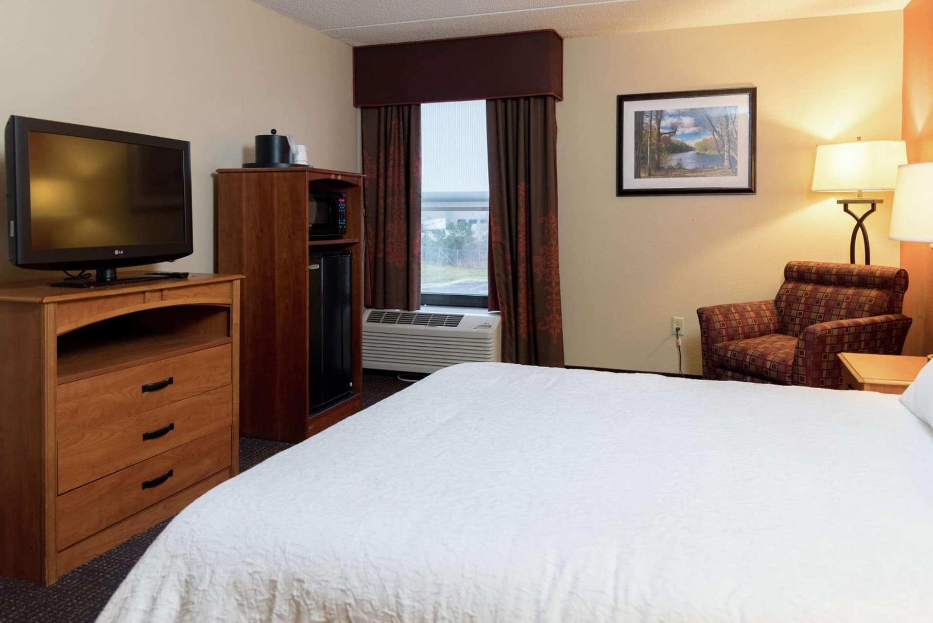 Hampton Inn Muskegon gallery photo in Muskegon Heights, MI — image 4