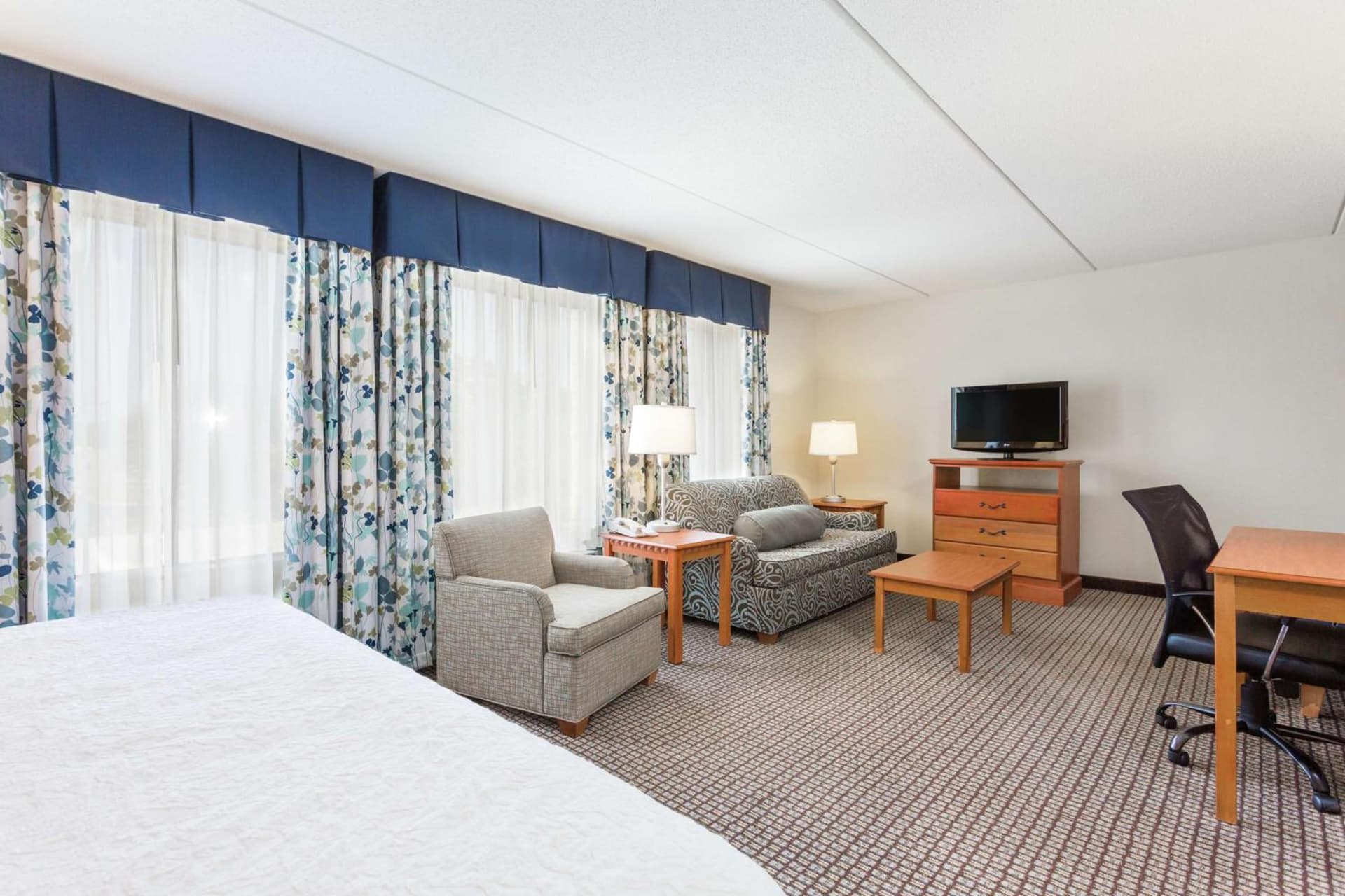 Hampton Inn Morehead City interior in Morehead City, NC — gallery photo 2