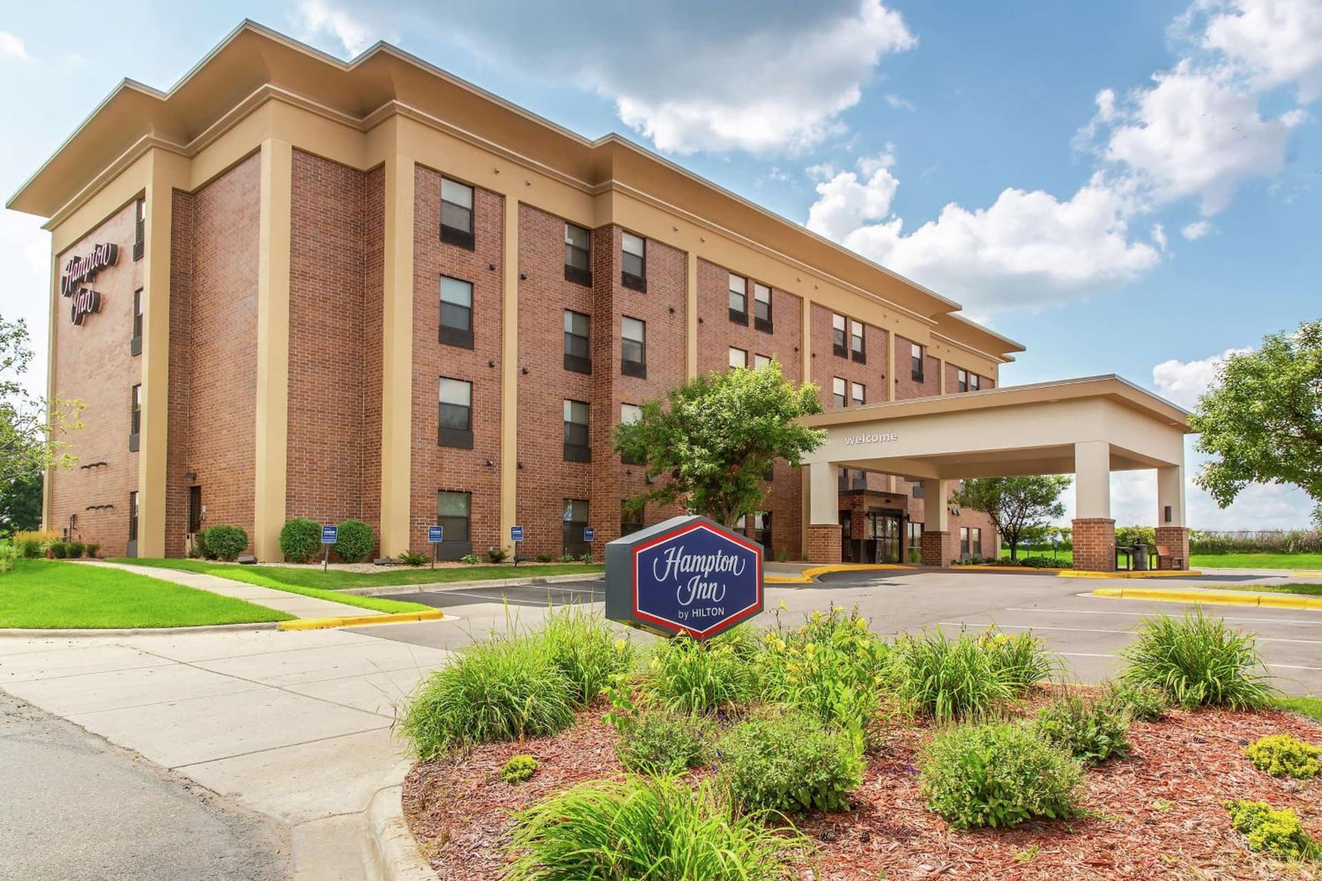 Hampton Inn Minneapolis-Burnsville featured exterior or lobby in Burnsville, MN — similar hotel