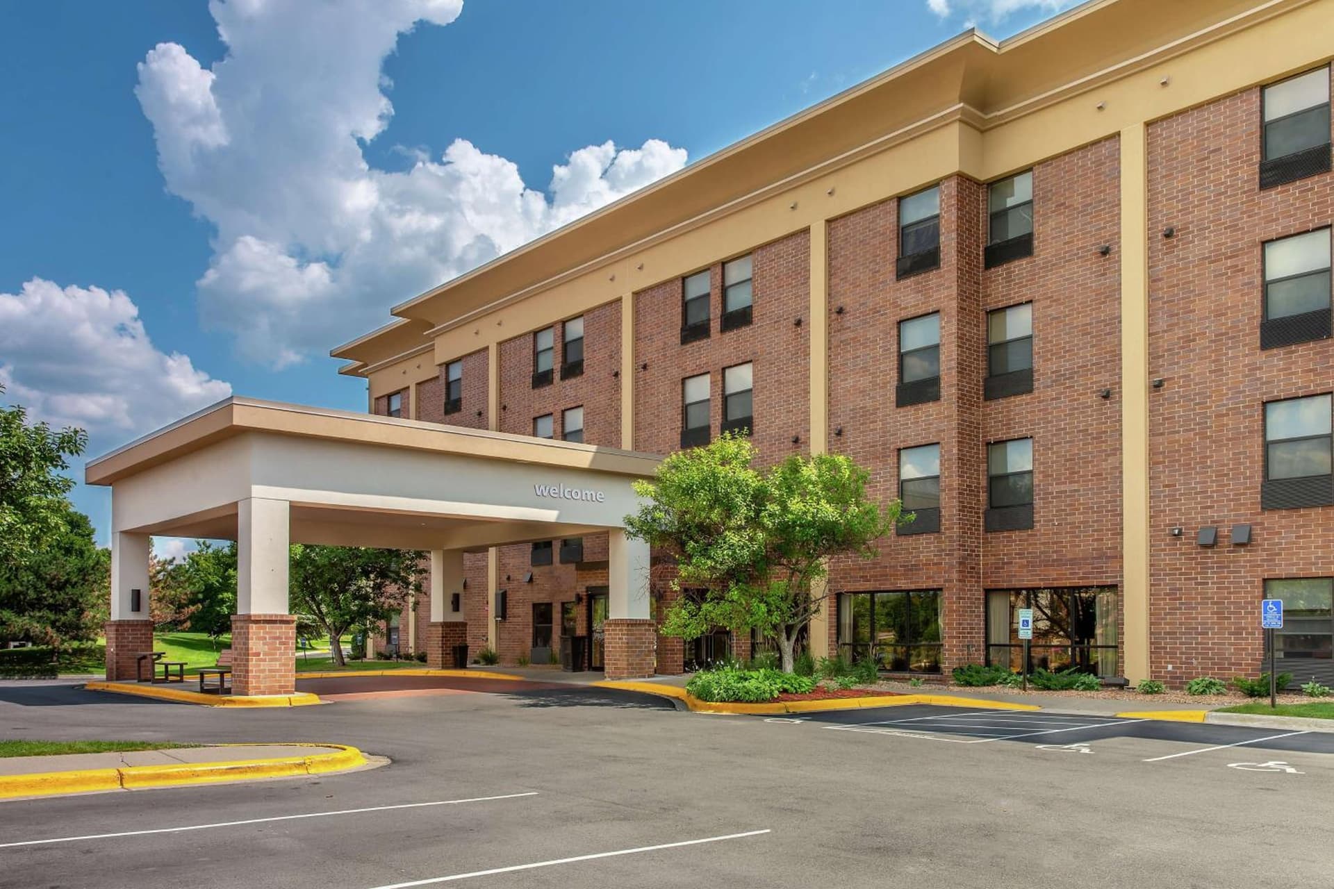 Hampton Inn Minneapolis-Burnsville interior in Burnsville, MN — gallery photo 2