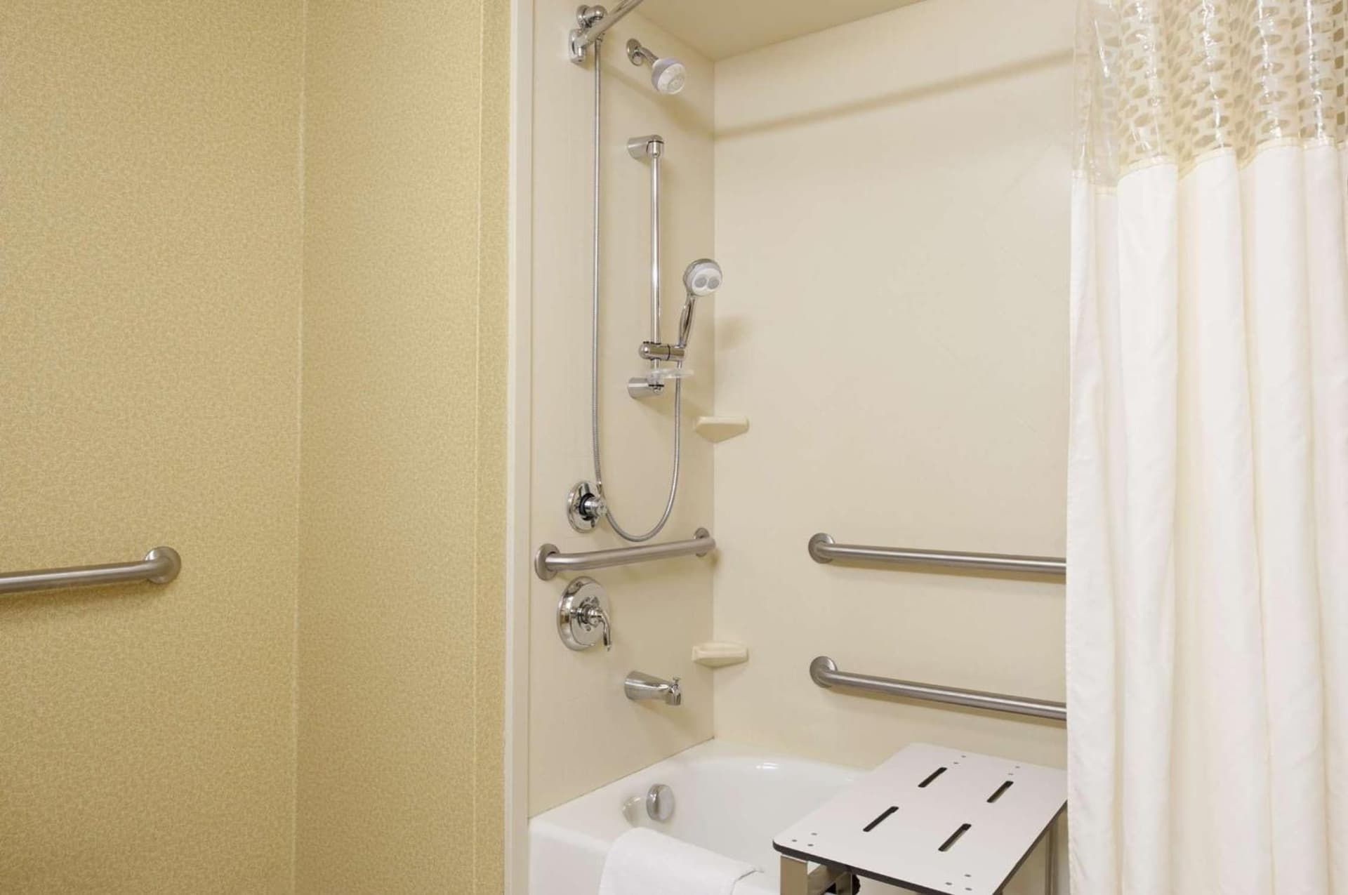 Hampton Inn & Suites Moline-Quad City Int'l Aprt gallery photo in Moline, IL — image 6