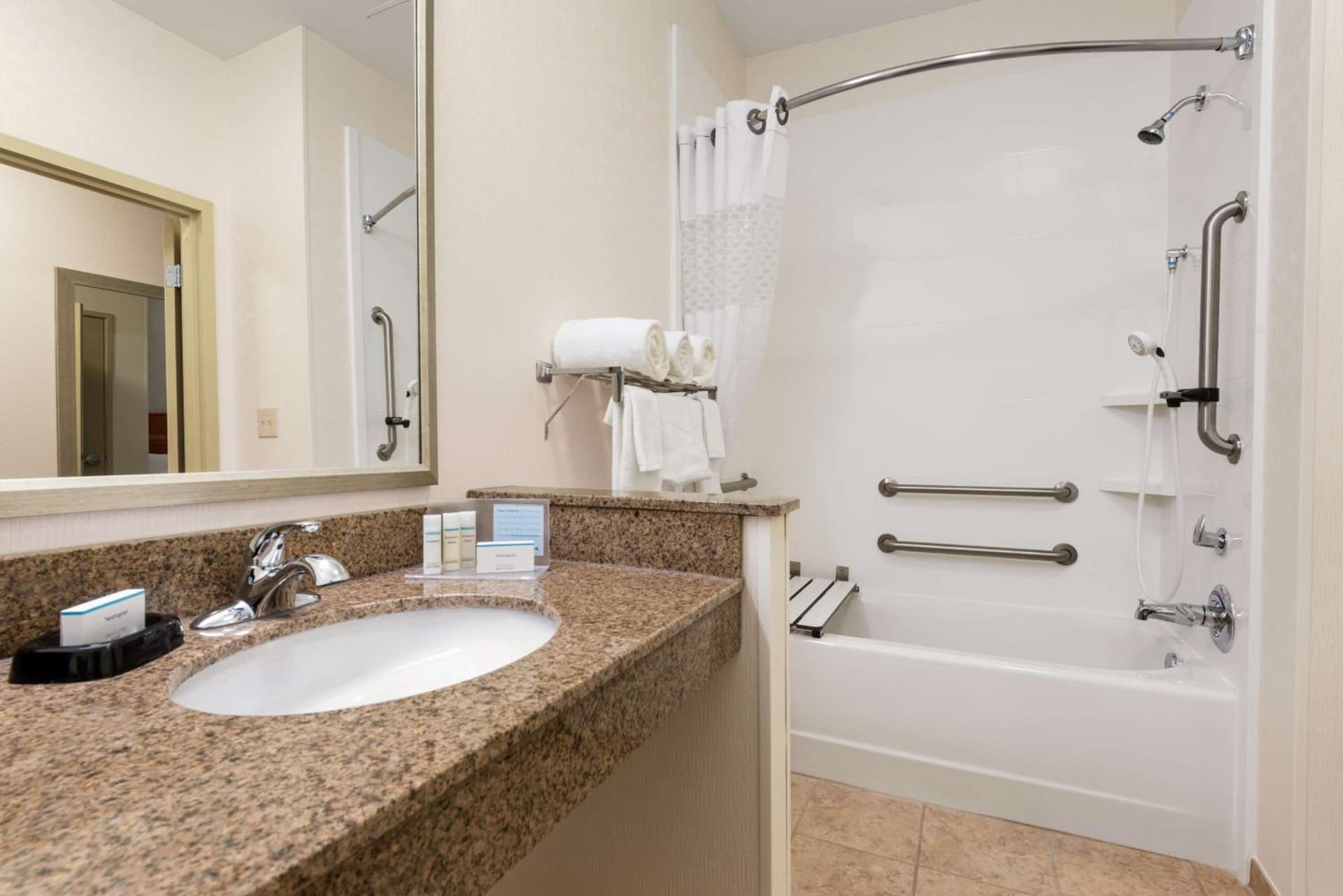 Hampton Inn Minneapolis St. Paul-Woodbury gallery photo in Woodbury, MN — image 5