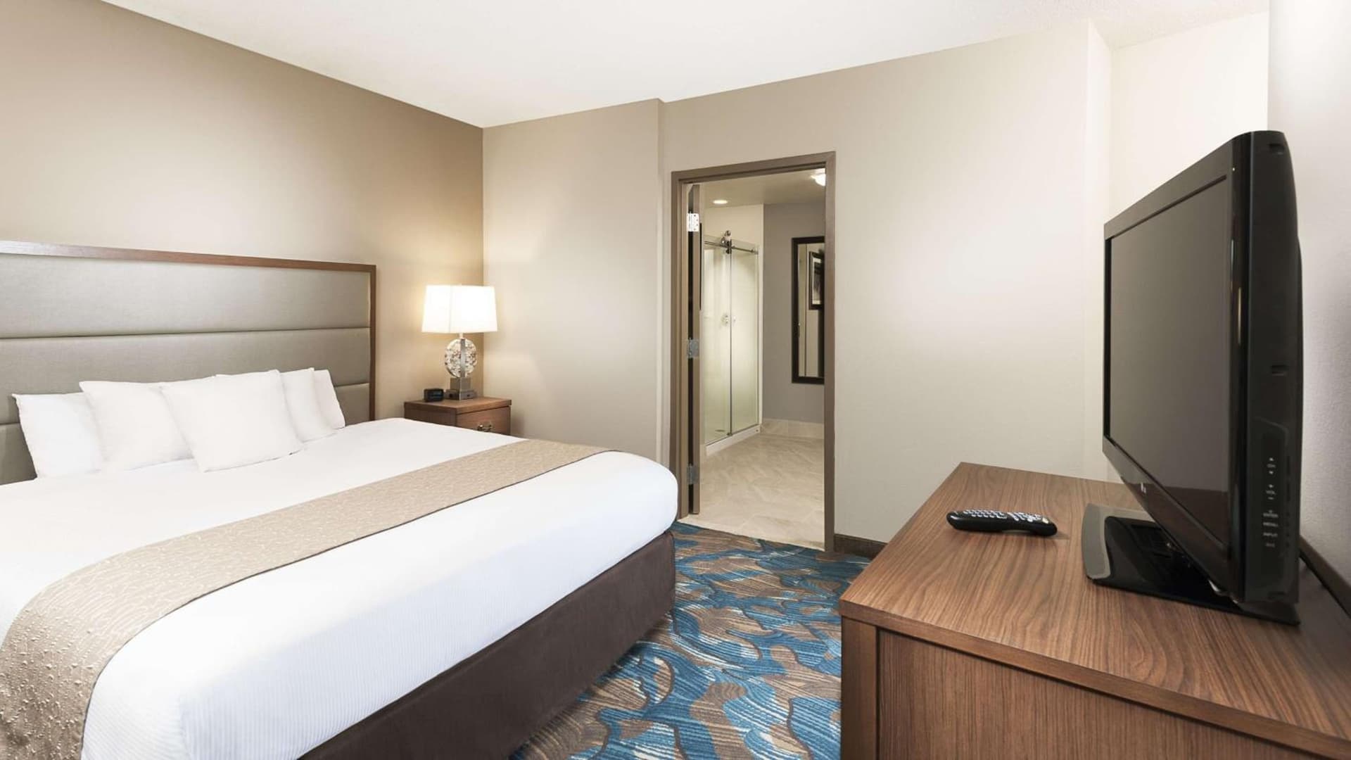 DoubleTree by Hilton Hotel West Palm Beach Airport gallery photo in West Palm Beach, FL — image 12