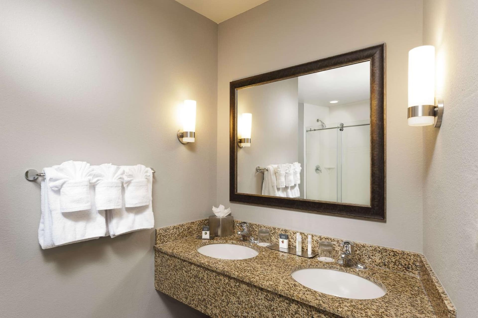 DoubleTree by Hilton Hotel West Palm Beach Airport gallery photo in West Palm Beach, FL — image 24