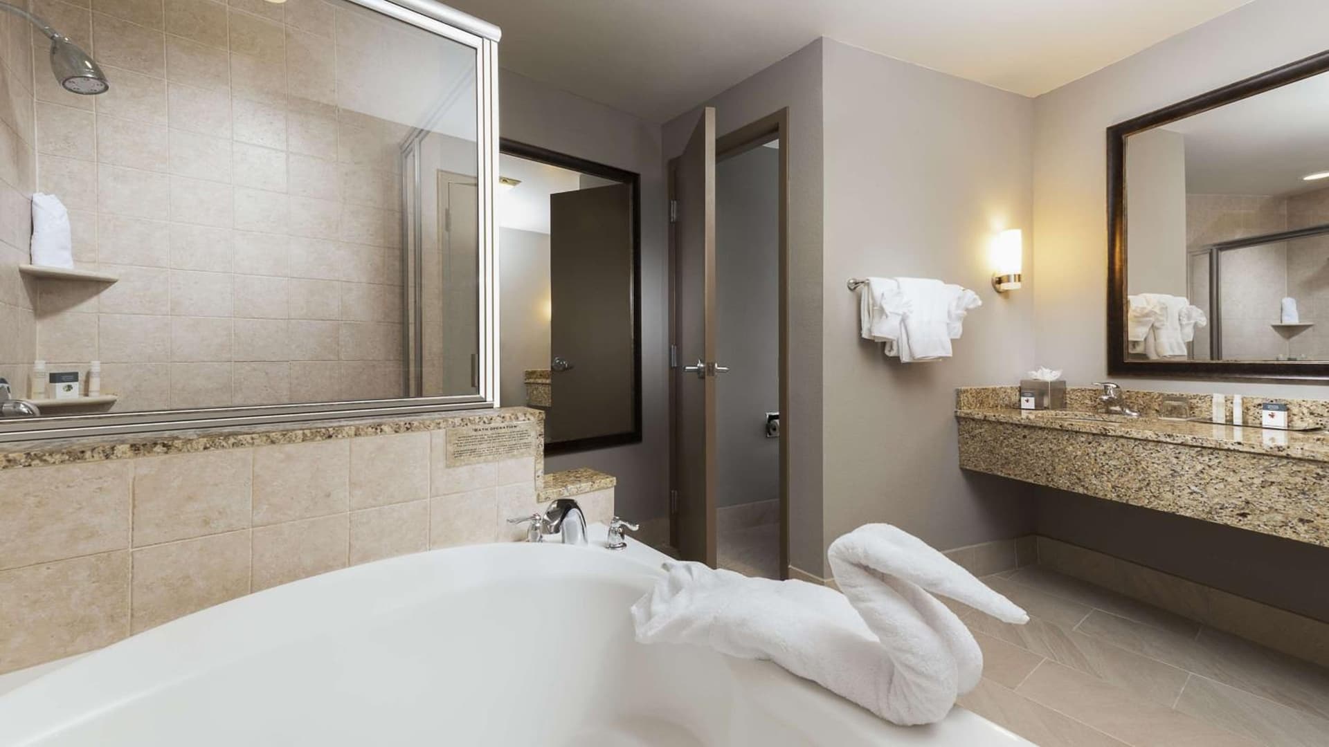 DoubleTree by Hilton Hotel West Palm Beach Airport gallery photo in West Palm Beach, FL — image 16