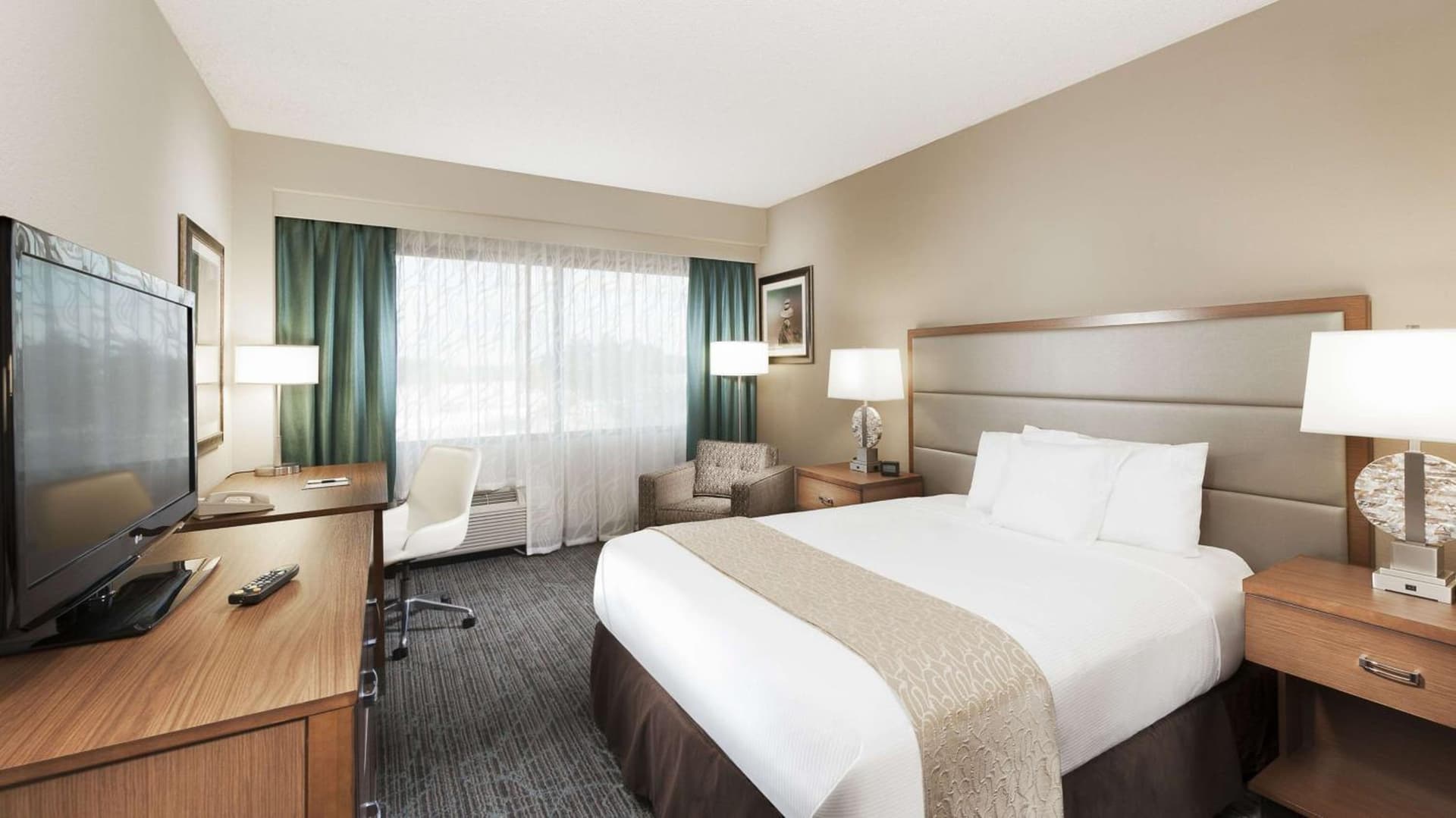 DoubleTree by Hilton Hotel West Palm Beach Airport gallery photo in West Palm Beach, FL — image 26