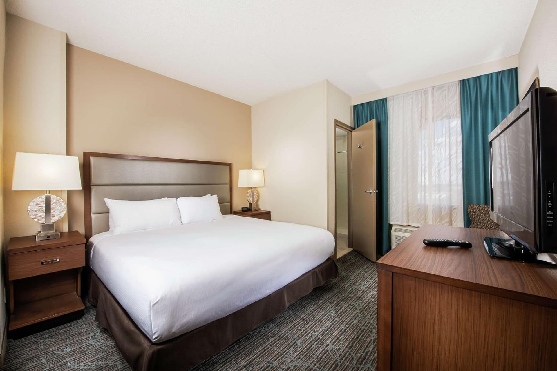 DoubleTree by Hilton Hotel West Palm Beach Airport gallery photo in West Palm Beach, FL — image 23