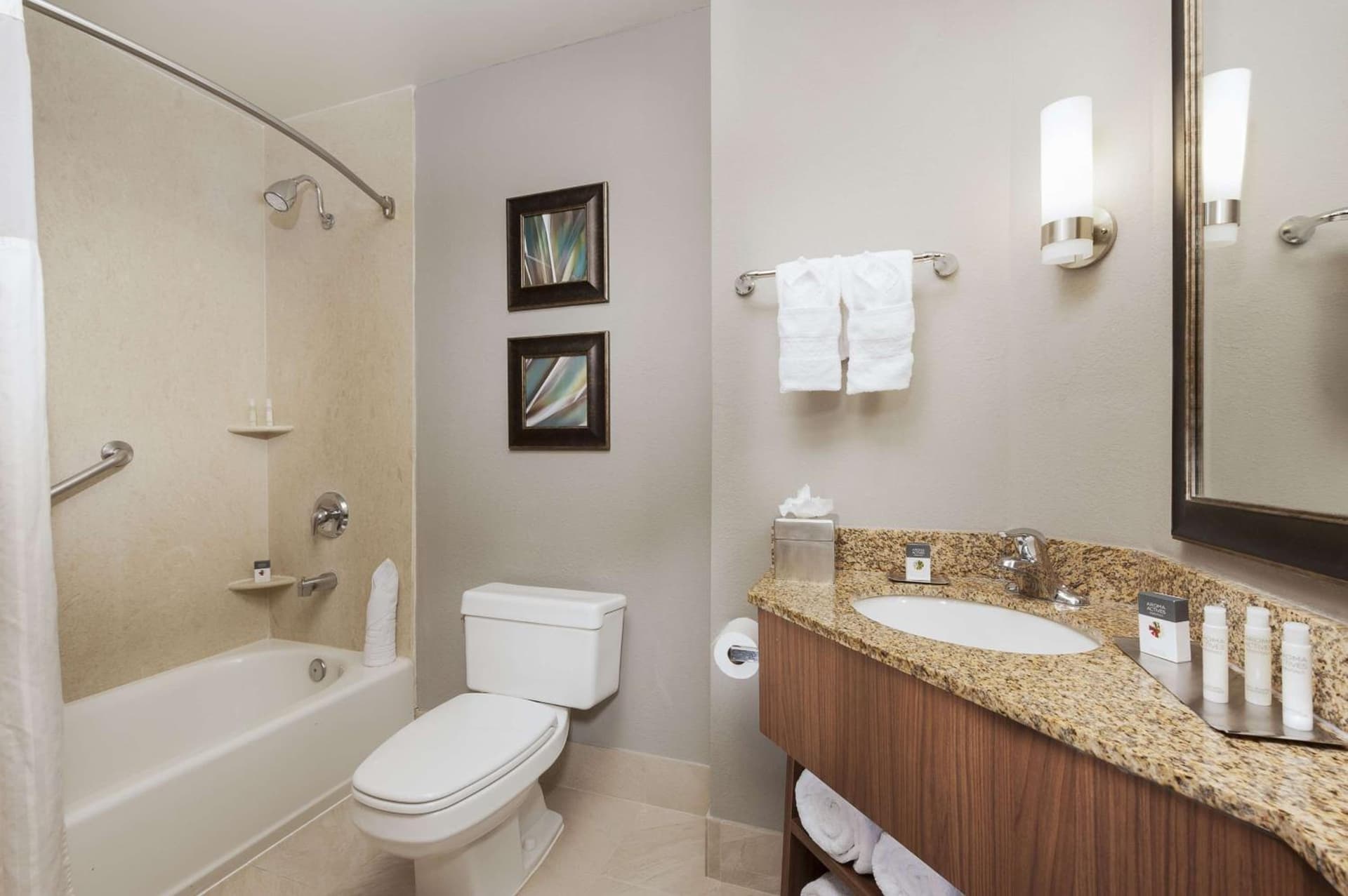 DoubleTree by Hilton Hotel West Palm Beach Airport gallery photo in West Palm Beach, FL — image 5
