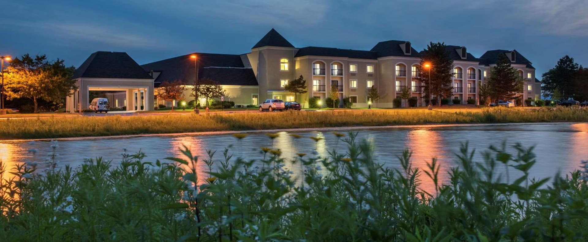 DoubleTree by Hilton Hotel Chicago Wood Dale - Elk Grove — hotel in Wood Dale, Illinois