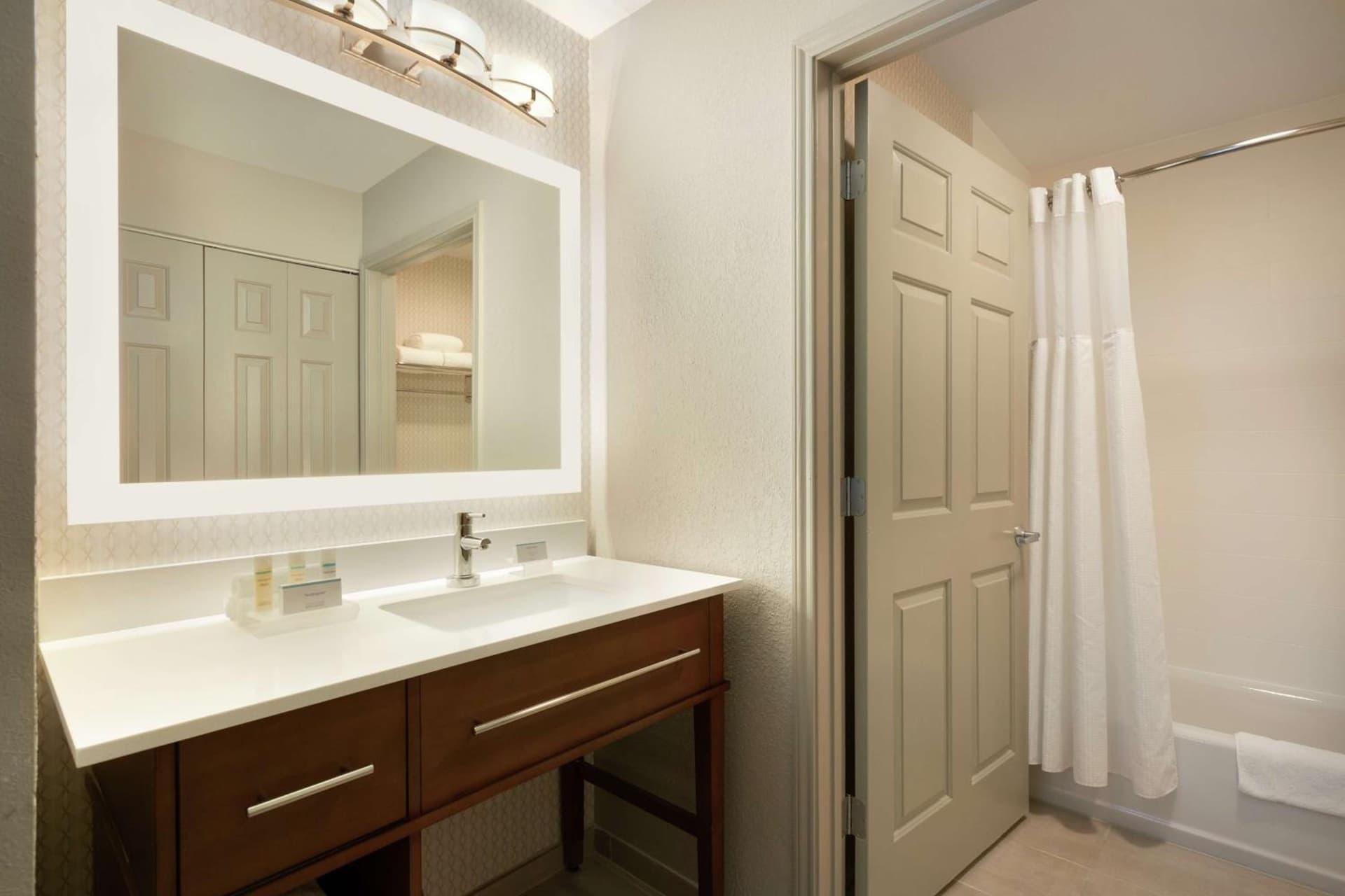 Homewood Suites by Hilton Portland Airport gallery photo in Portland, OR — image 31