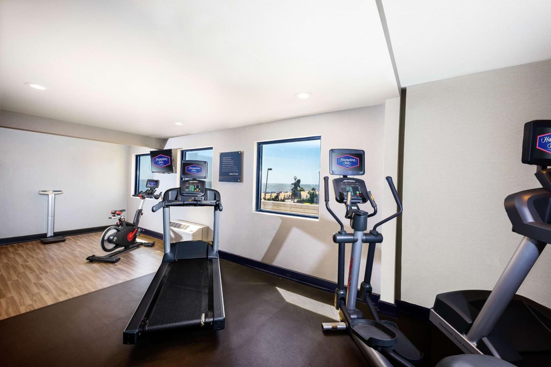 Hampton Inn Virginia Beach Oceanfront North gallery photo in Virginia Beach, VA — image 34