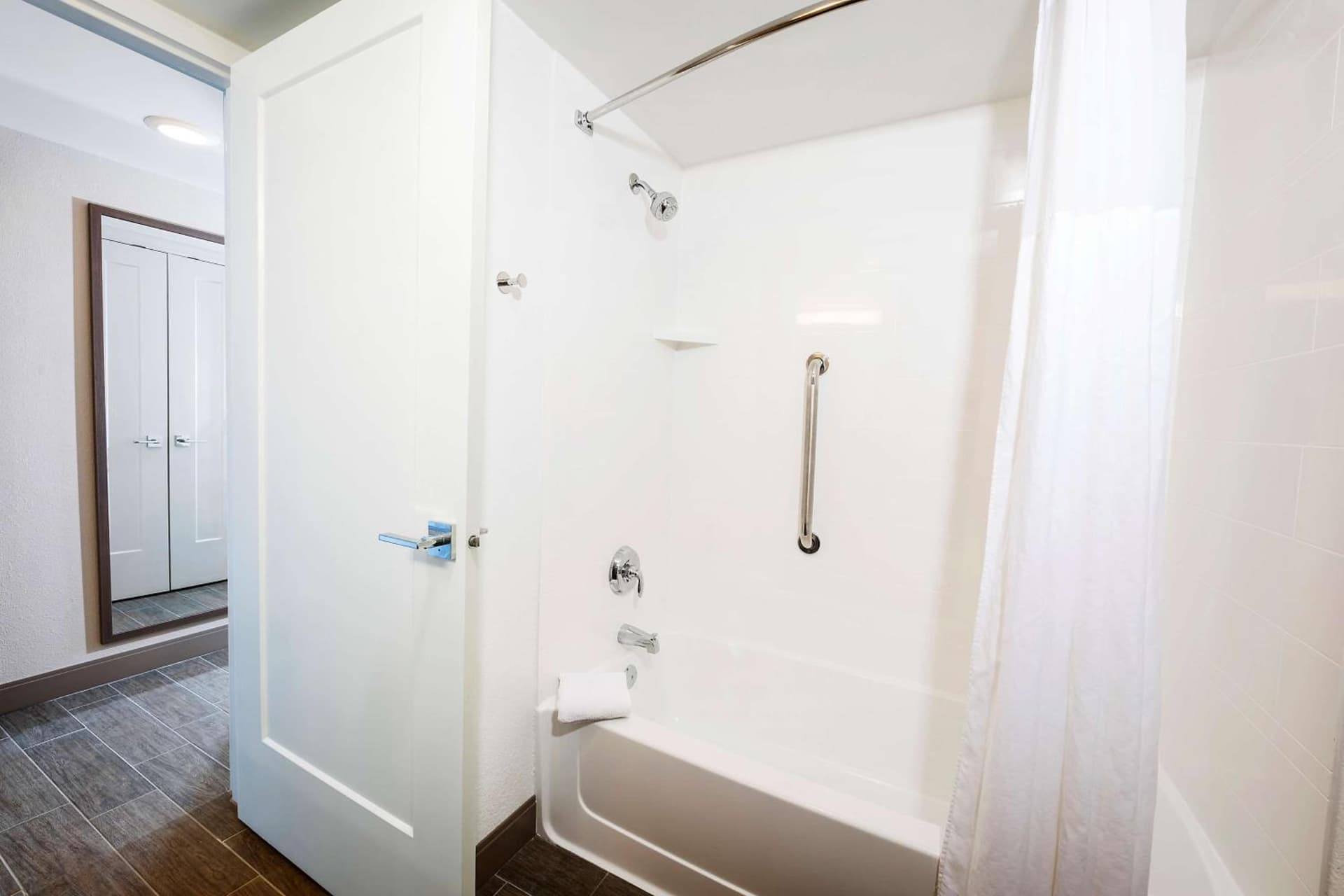 Hampton Inn Virginia Beach Oceanfront North gallery photo in Virginia Beach, VA — image 16