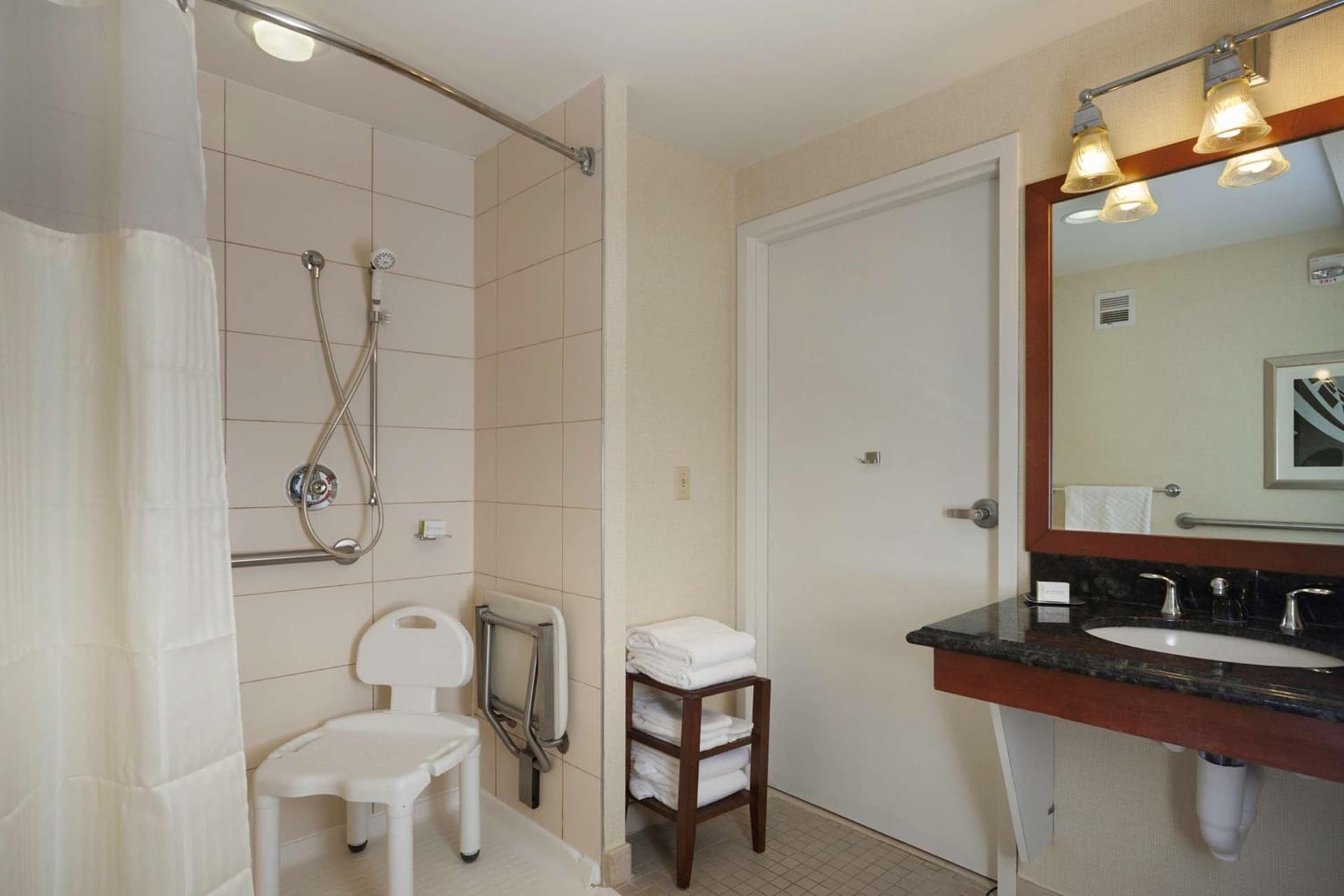 Doubletree by Hilton Hotel Williamsburg gallery photo in Williamsburg, VA — image 10