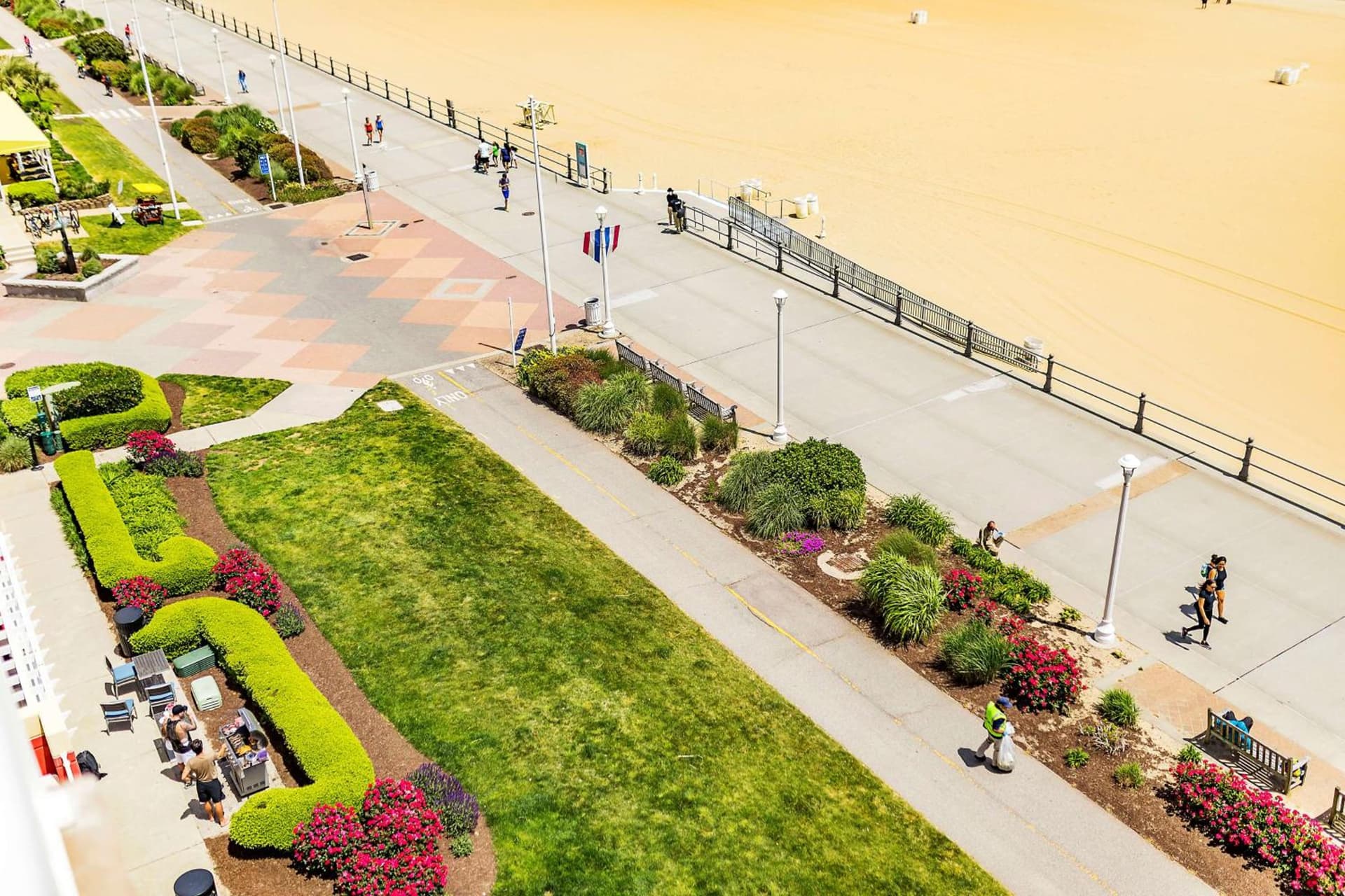 Hampton Inn Virginia Beach Oceanfront North gallery photo in Virginia Beach, VA — image 8