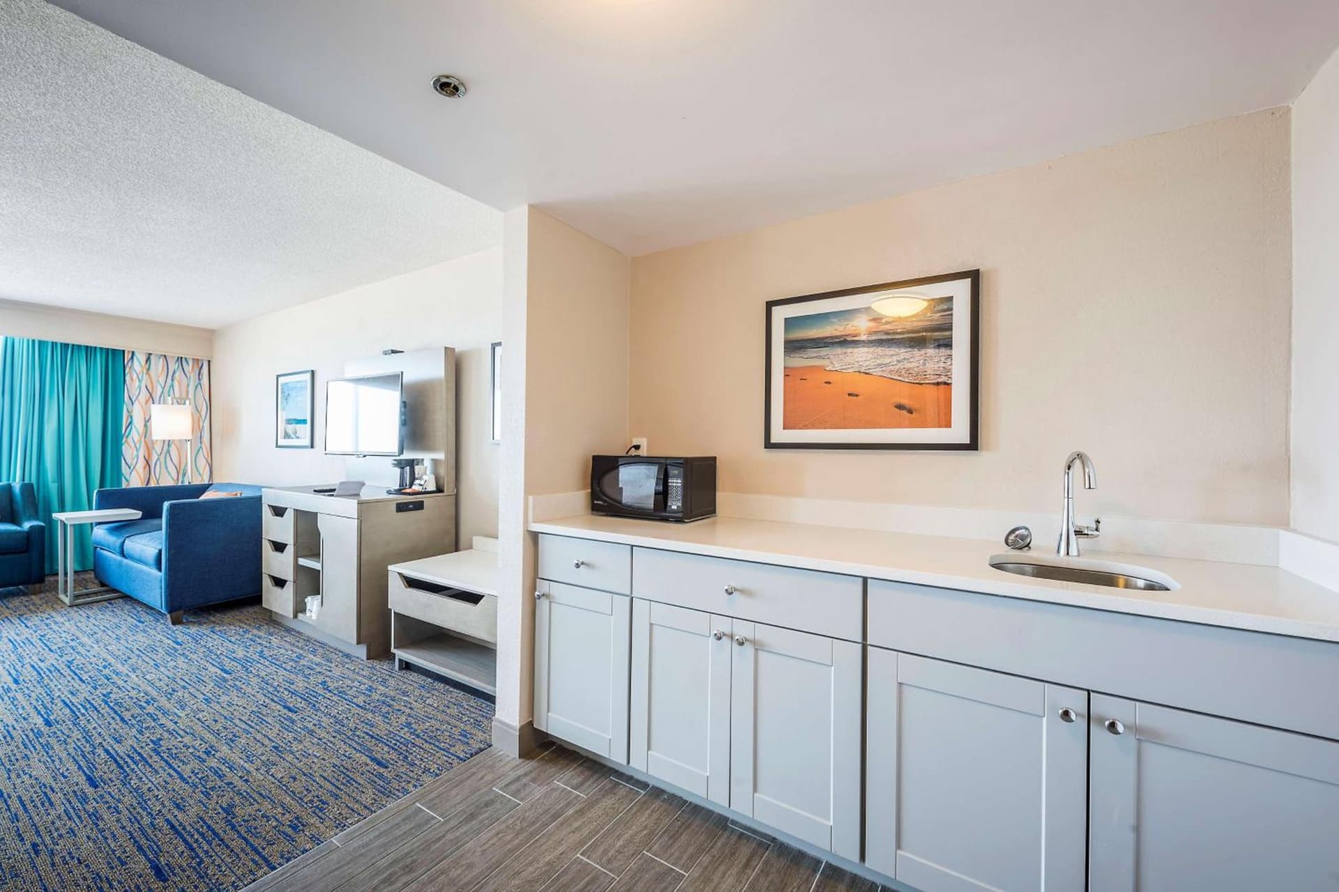 Hampton Inn Virginia Beach Oceanfront North gallery photo in Virginia Beach, VA — image 5